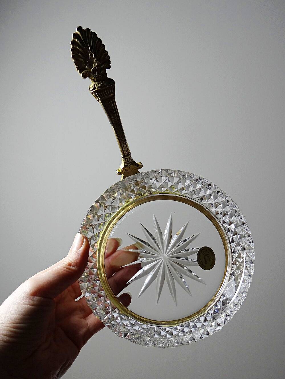 Crystal vide-poche from Sèvres, created by L. Seiler, with an antique gold mount.