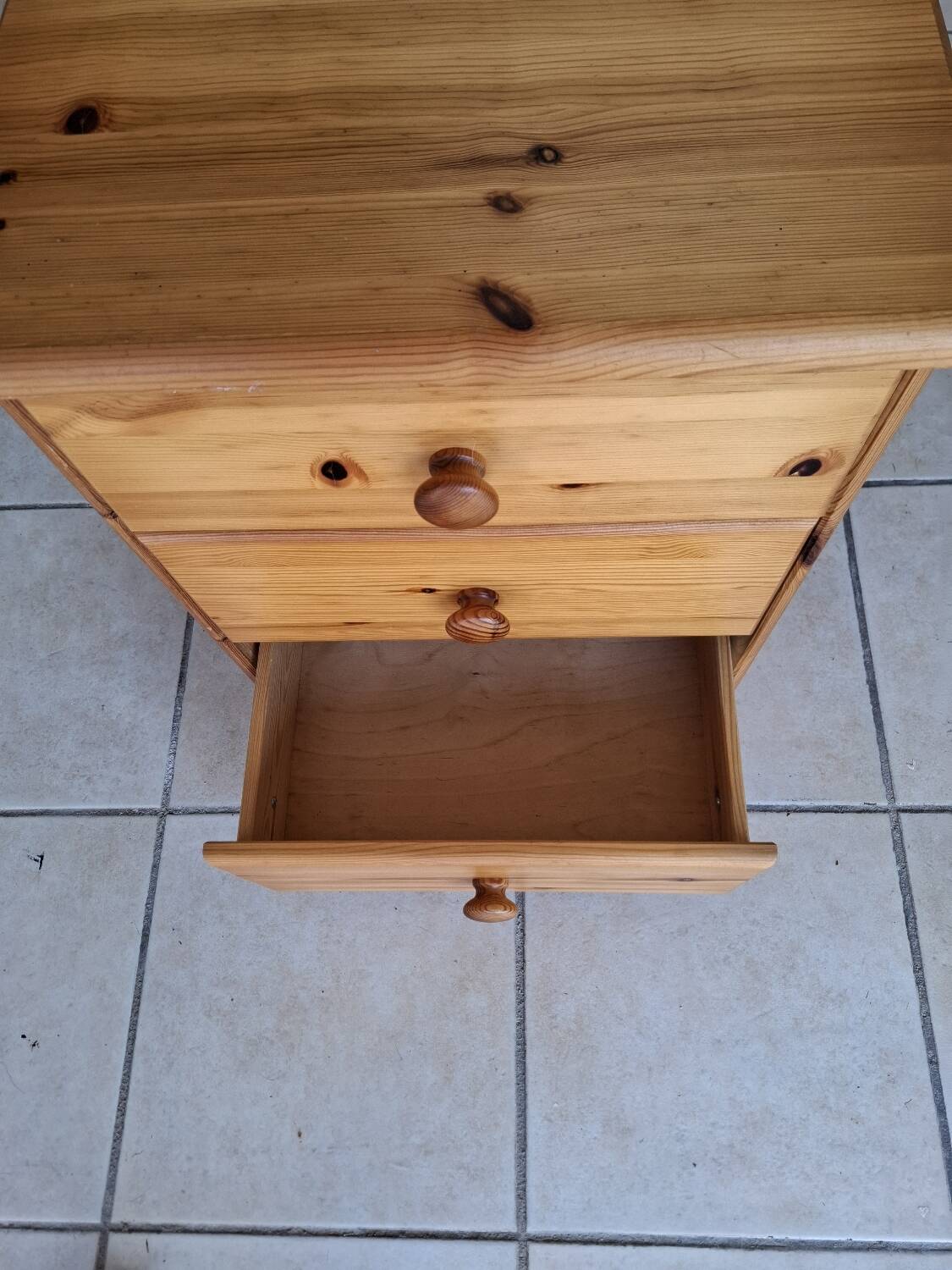 Small 3-drawer cabinet