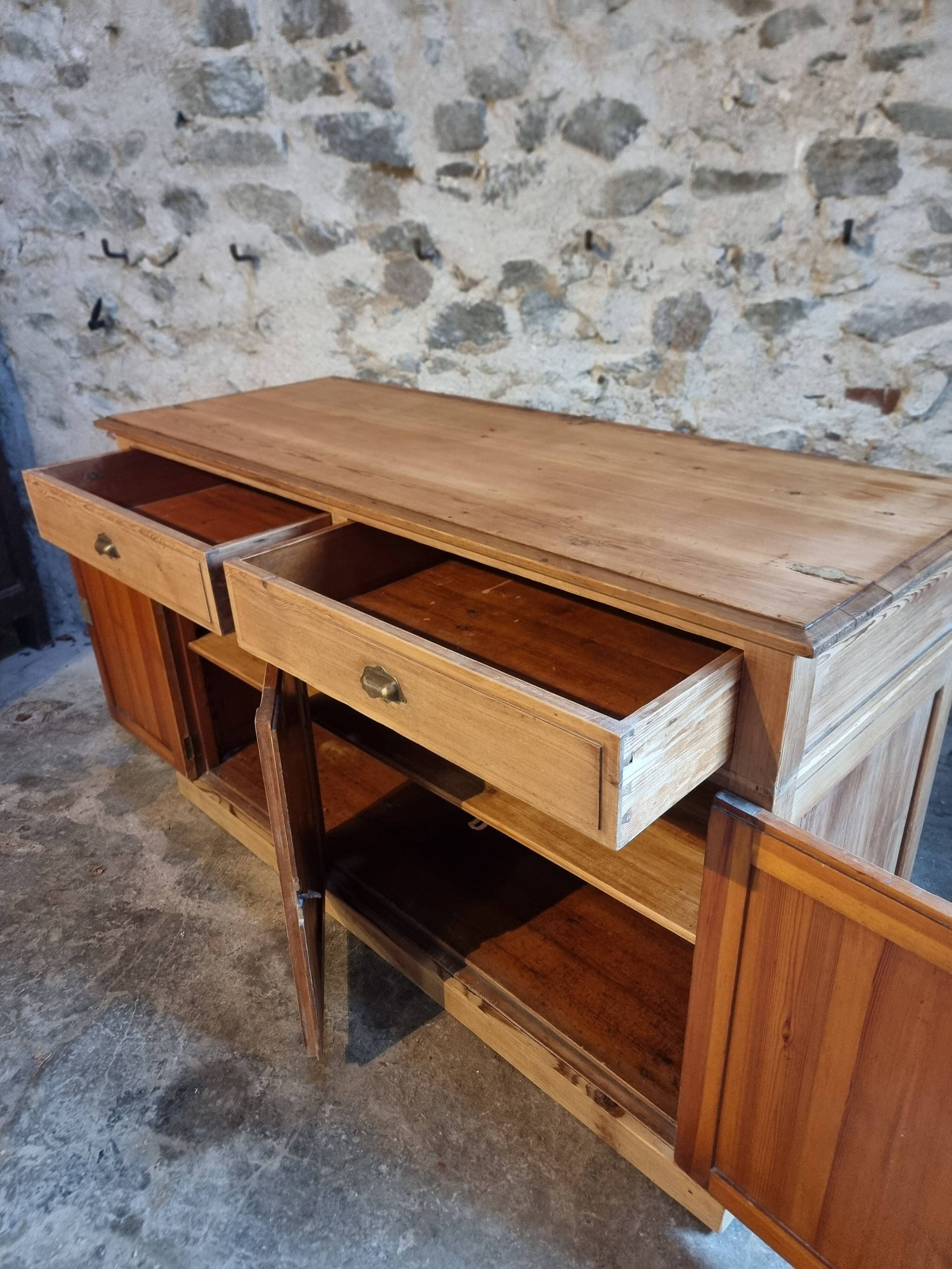 Buffet rustique français années 1920 – Buffet en pin ancien – Îlot de cuisine – Meuble de rangement 3 portes