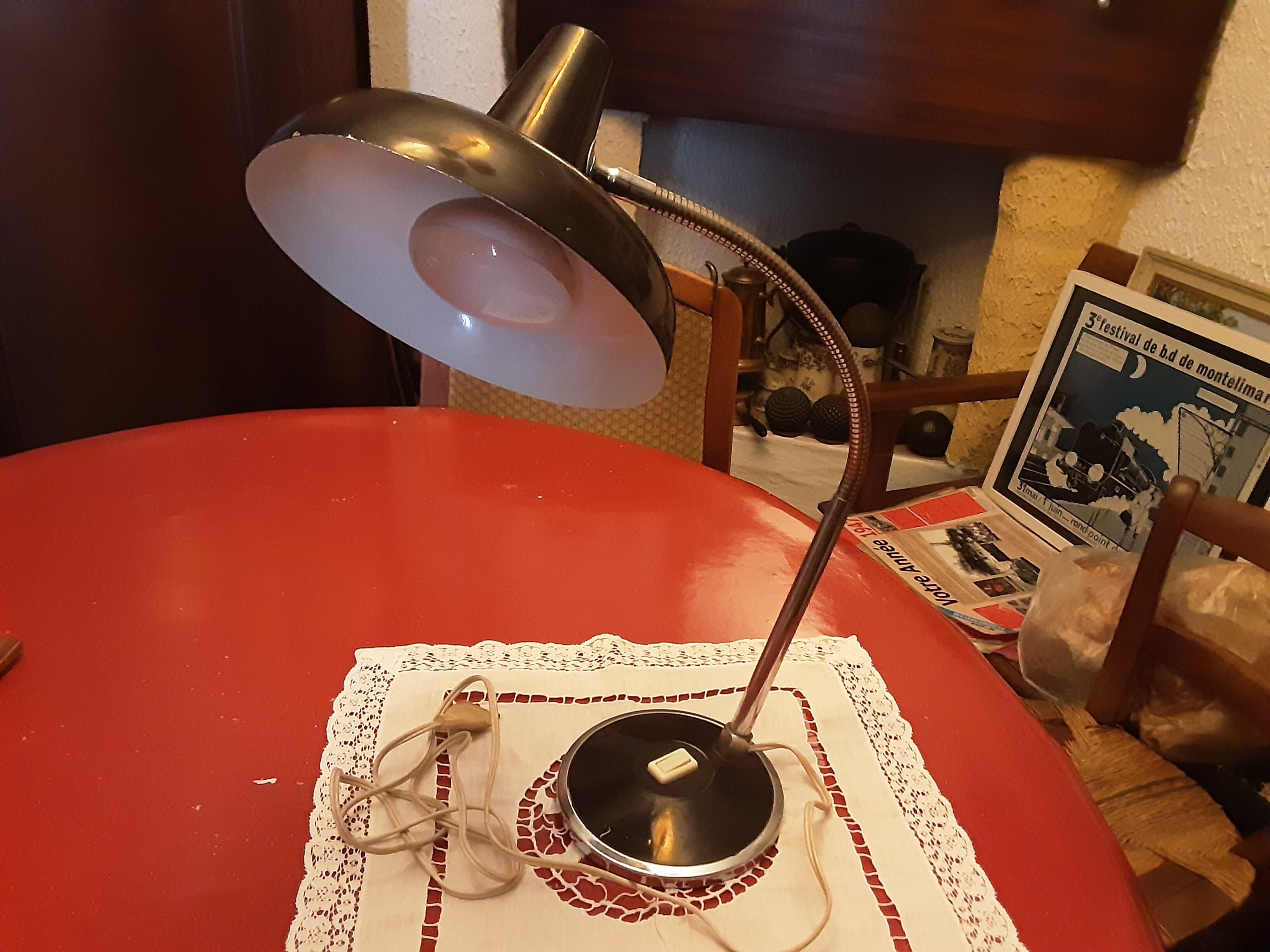 Adjustable vintage desk lamp