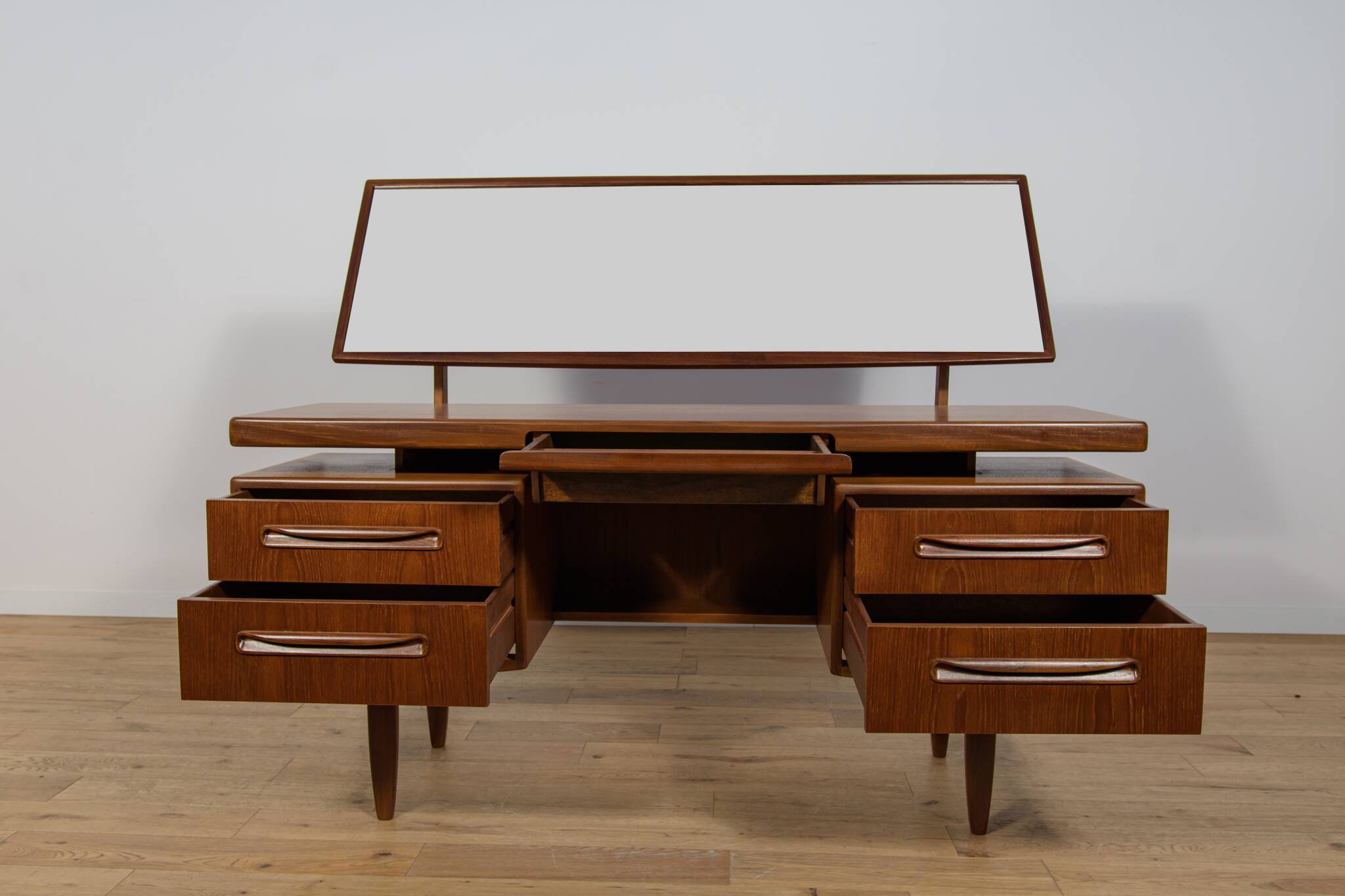 Coiffeuse du milieu du siècle par Victor Wilkins pour G-Plan, Royaume-Uni, 19