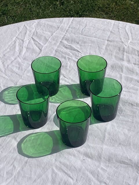 5 glasses in green glass with water or aperitif, made in italy, vintage