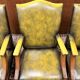 Ensemble de chaises présidentielles Chesterfield anglaises classiques.
