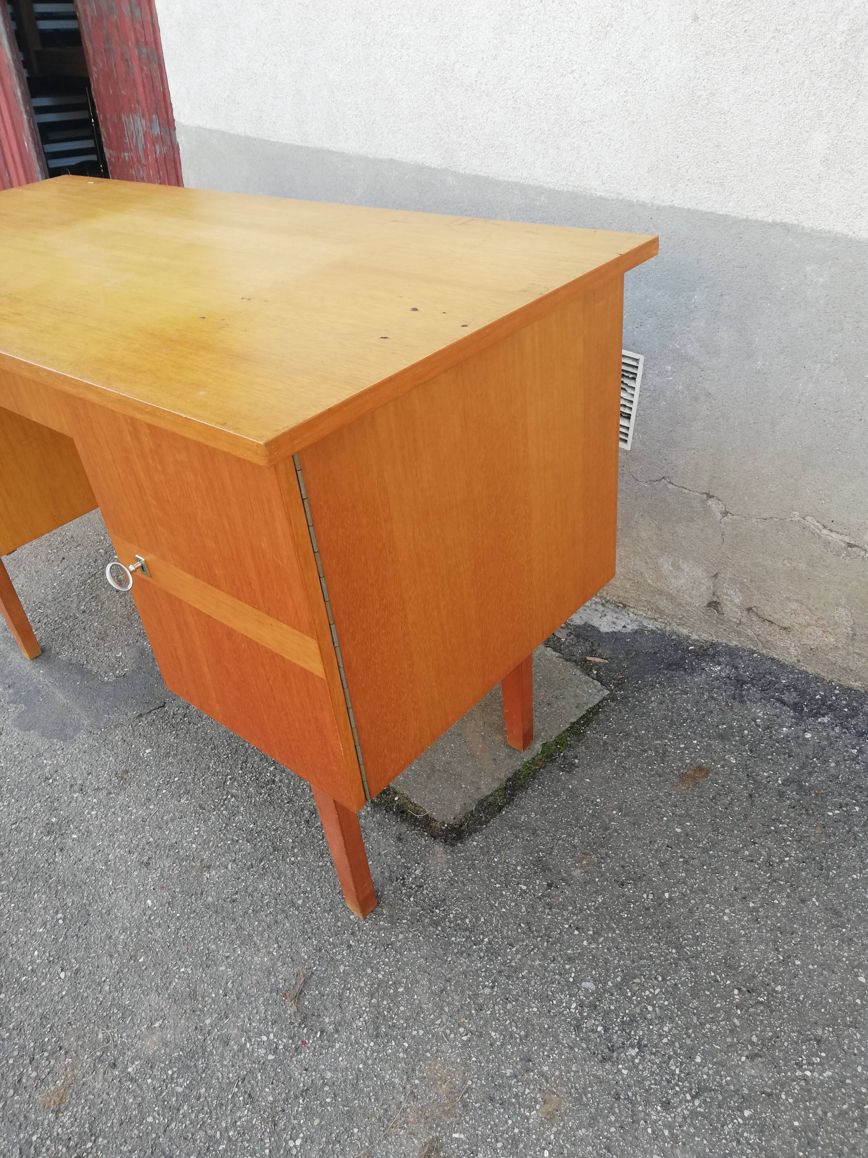Vintage desk 4 drawers 1 door
