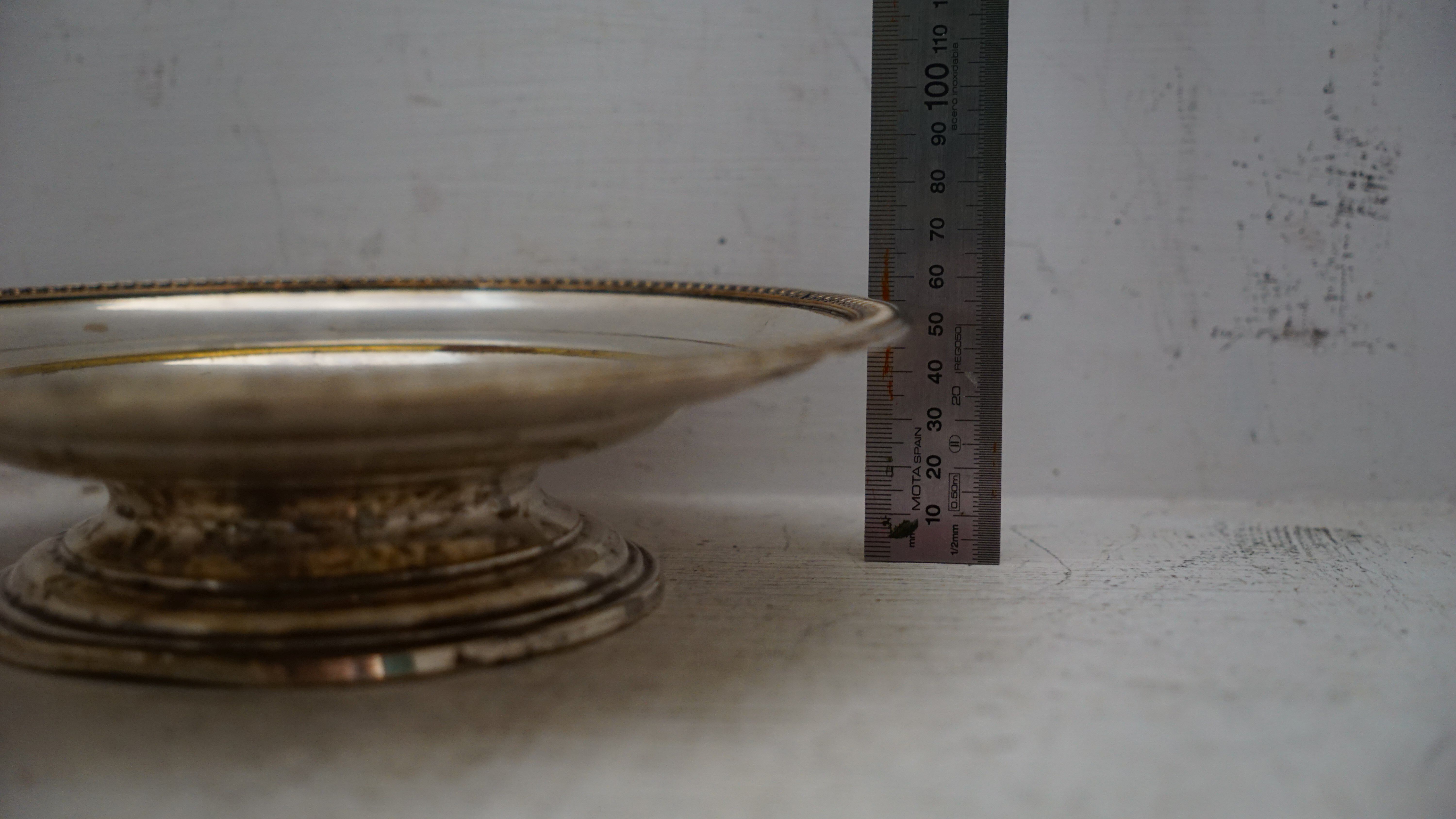 Duo of two small serving dishes