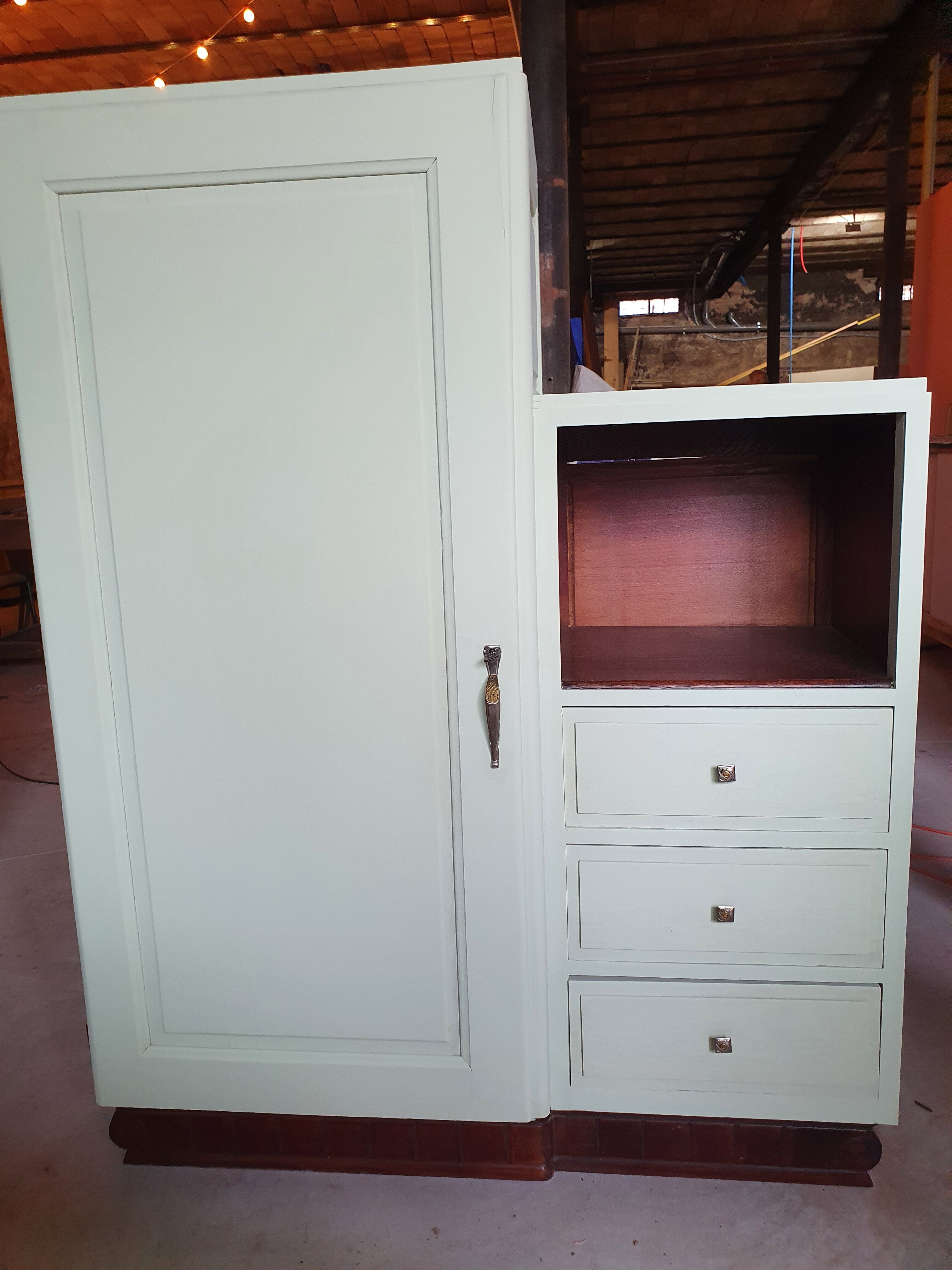 Armoire asymétrique
