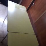 Table en formica jaune vintage