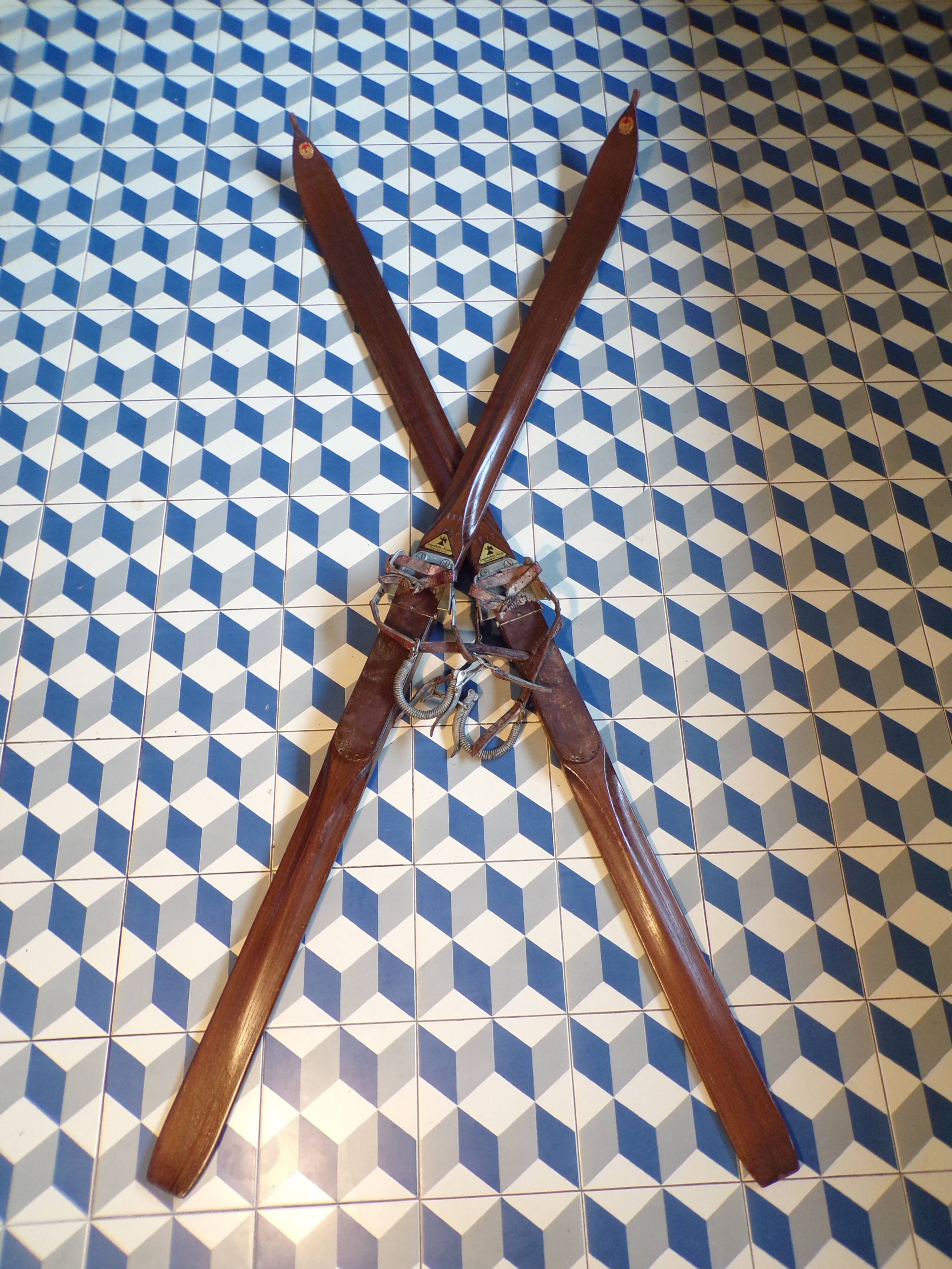 Vintage wooden skis 191cm