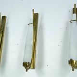 Suite de trois appliques en laiton et verre opalin triplex. Italie années 1950