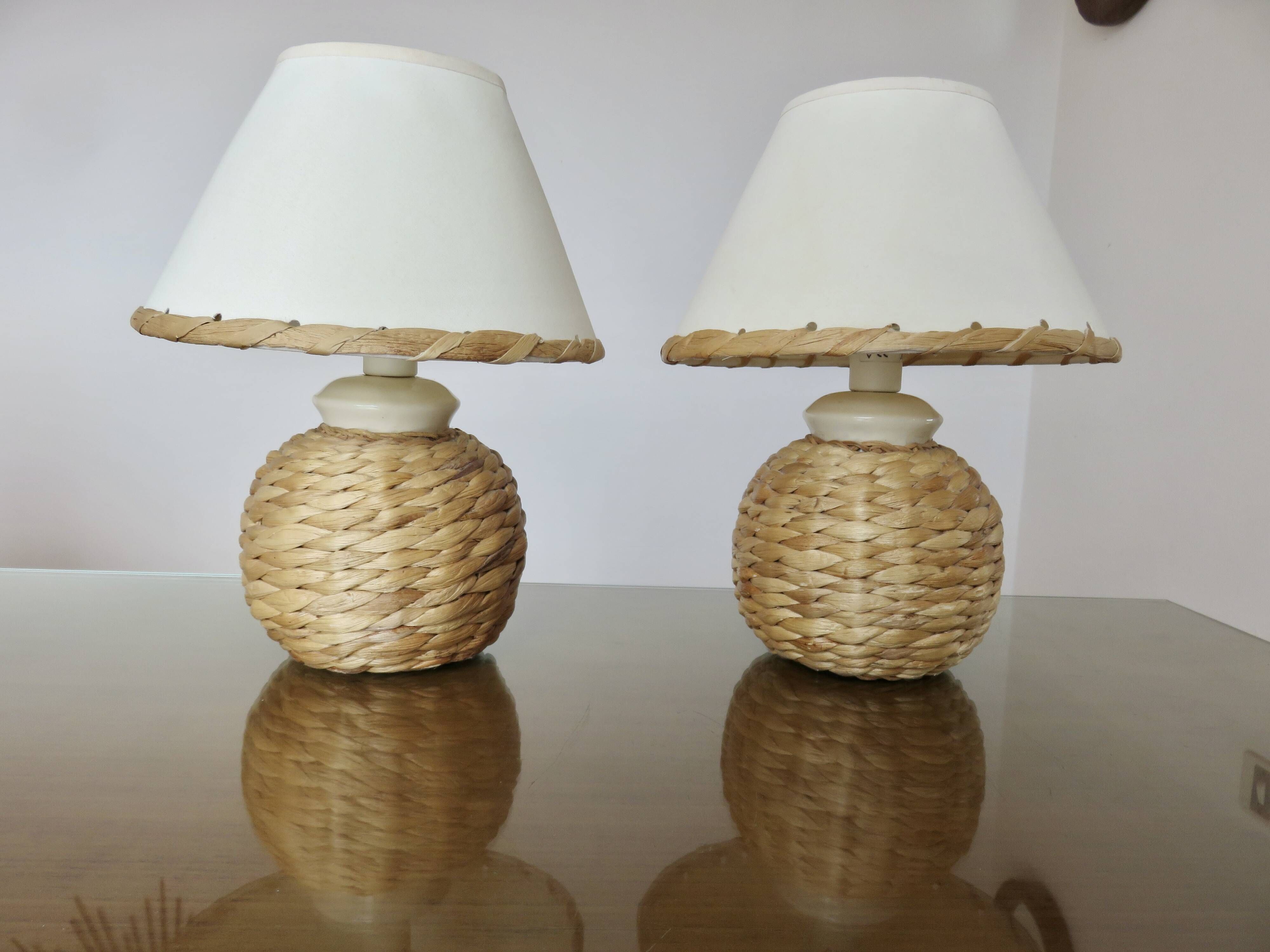 Pair of bedside lamps made of woven sea rush, matching lampshades, 1980.