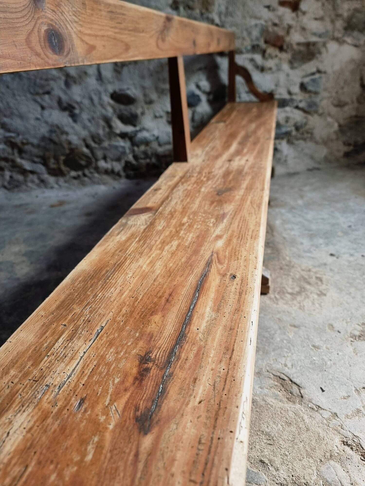 Grand banc ancien en bois avec dossier – fin XIXe siècle, pin et chêne