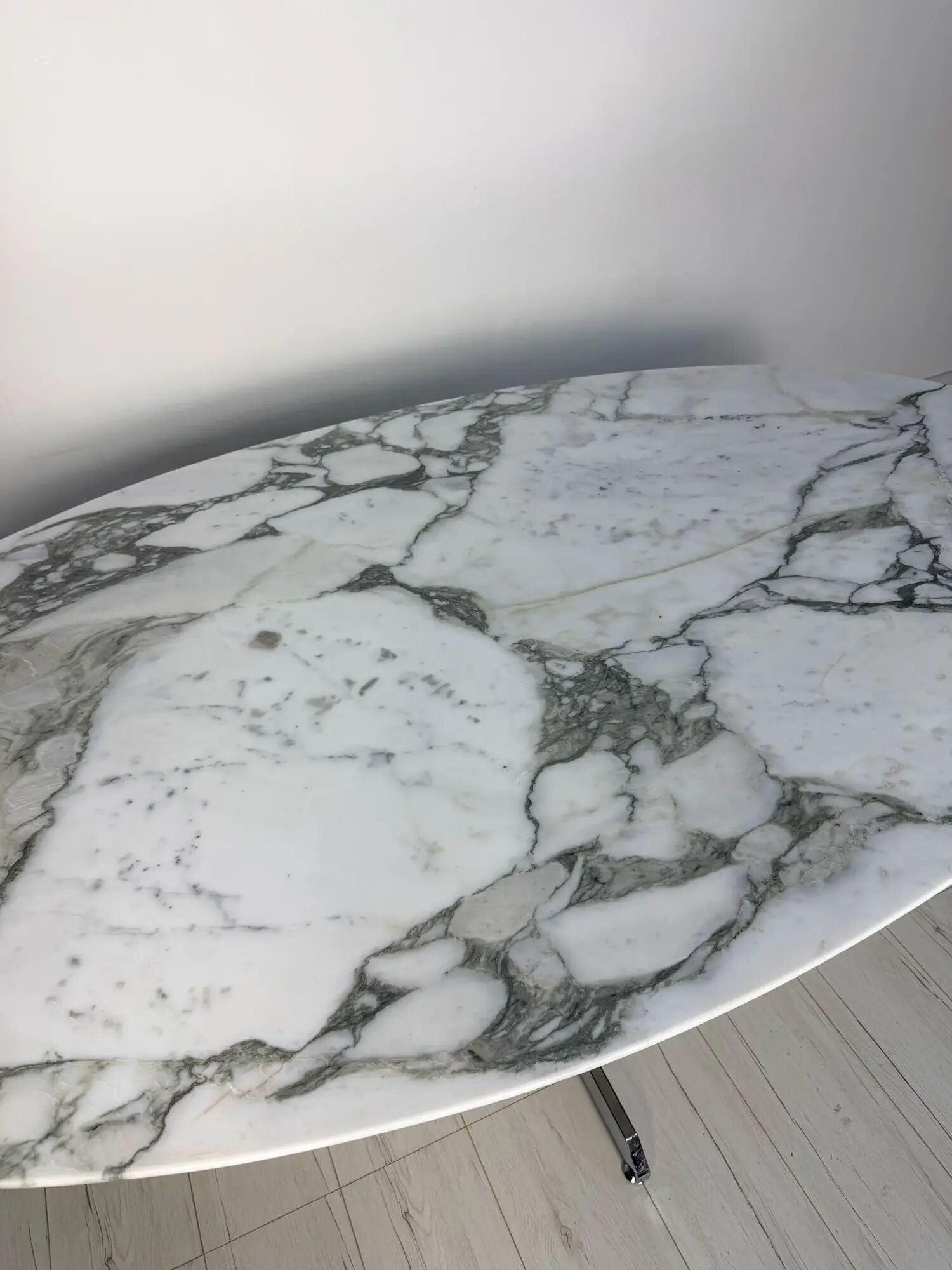1960s oval marble dining table by Florence Knoll for Roche Bobois