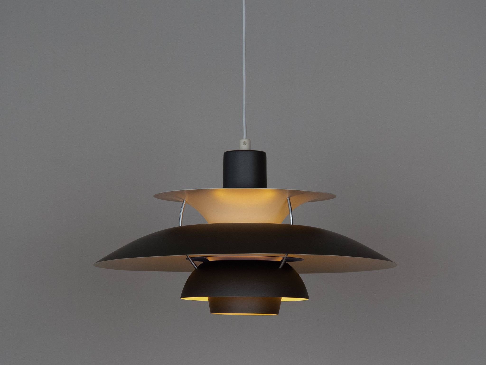 Suspension danoise PH 5 par Poul Henningsen, Louis Poulsen