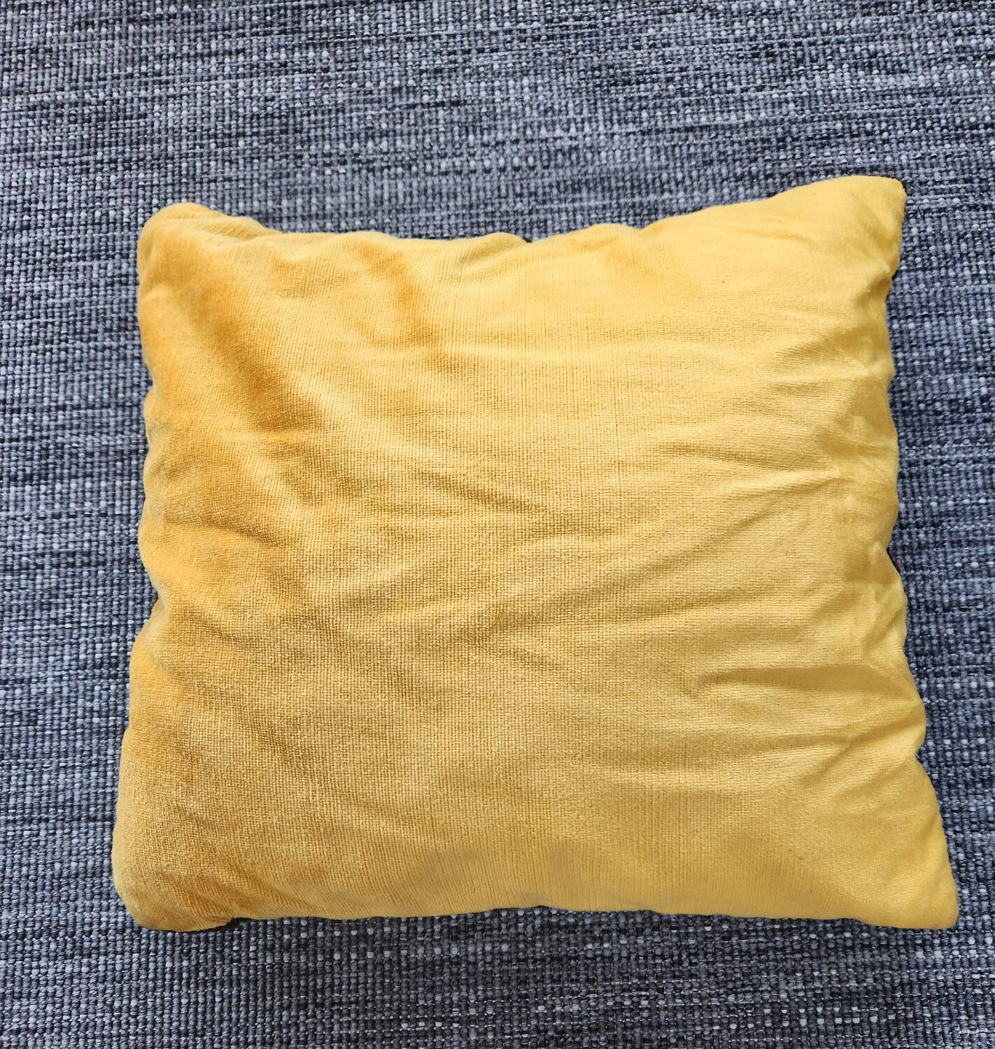 Coussin en crochet vintage