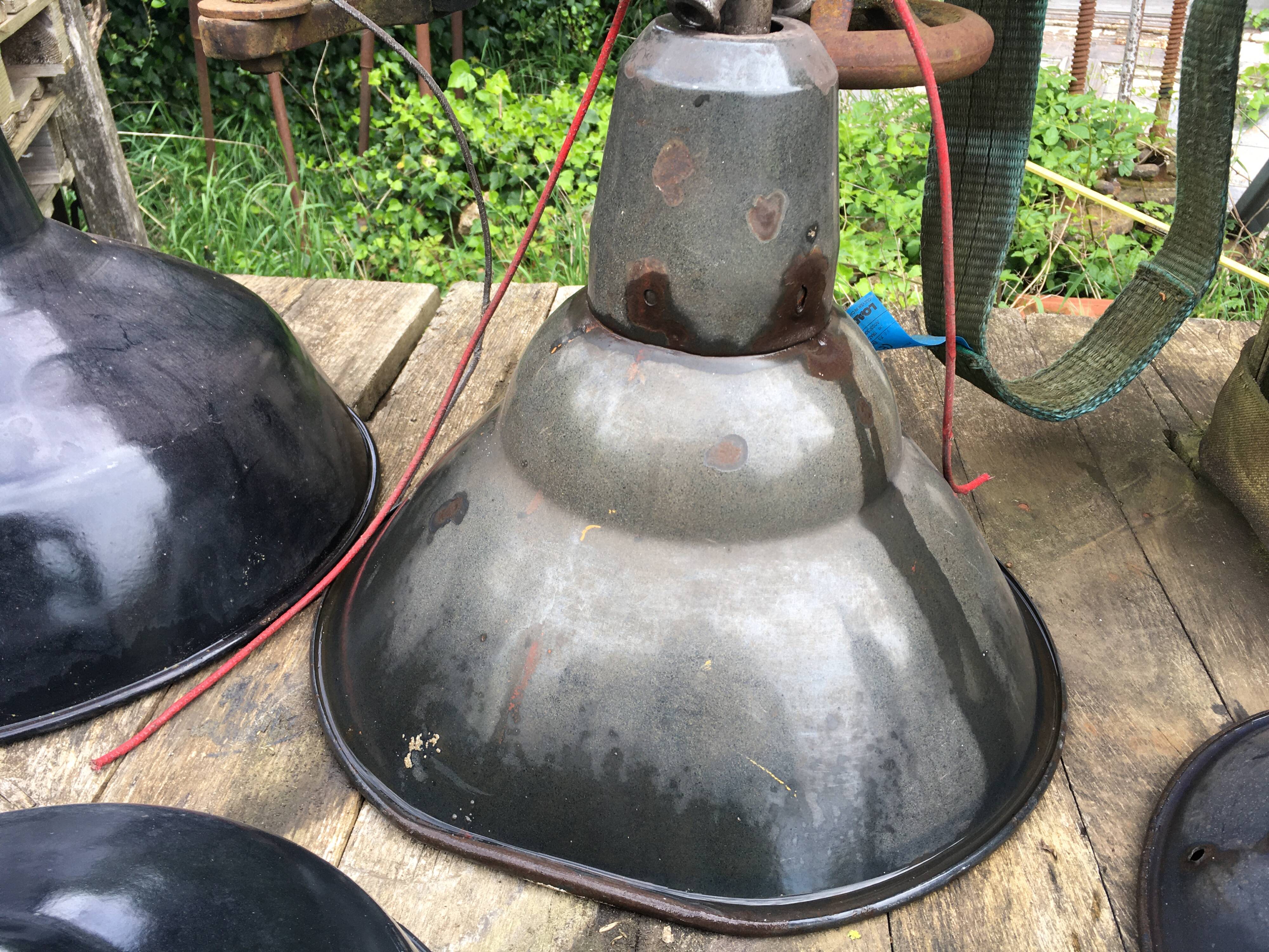 Set of 5 black industrial lamps from the 70s in their patina different formats