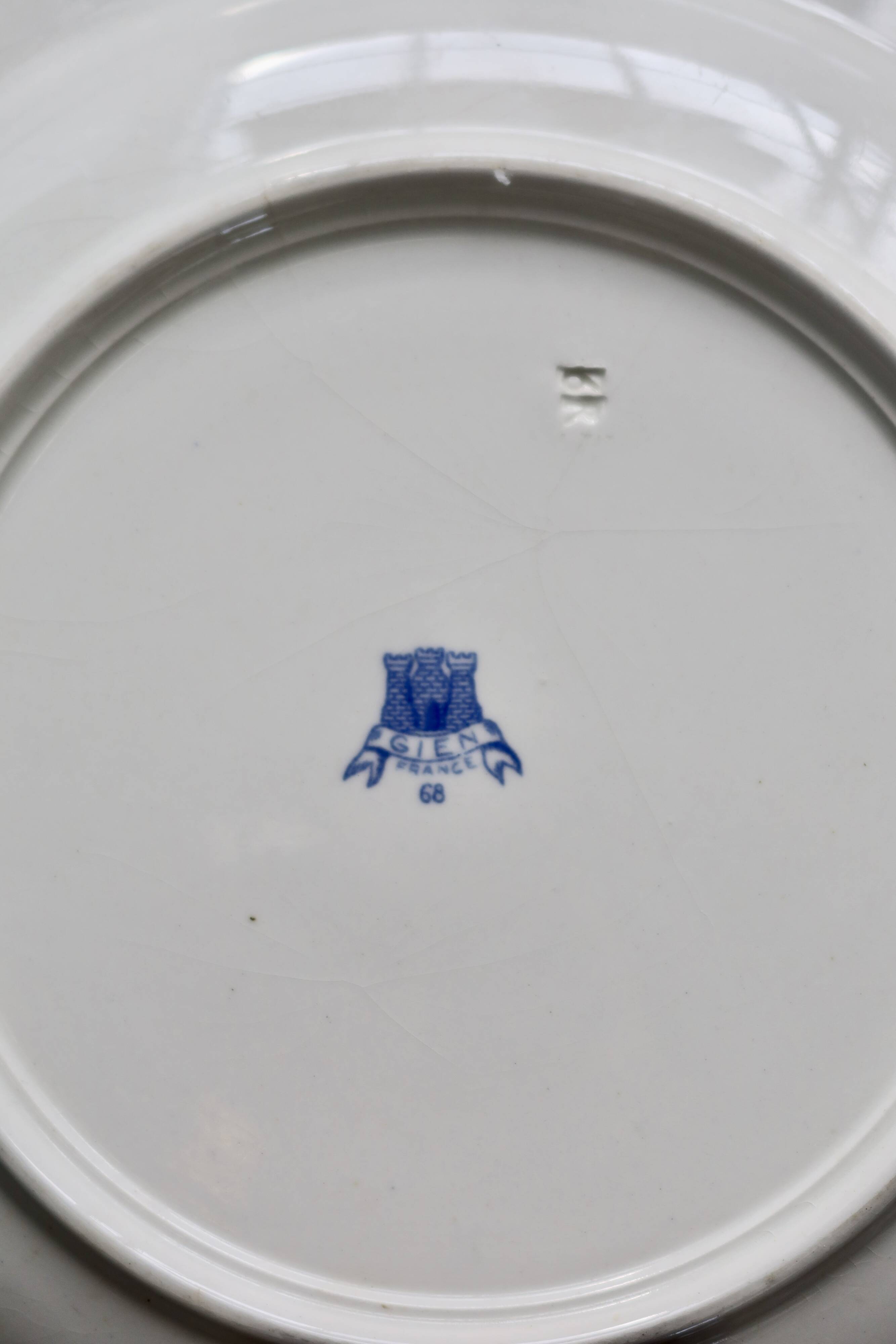 Round, hollow Gien earthenware serving dish – “Royal” model