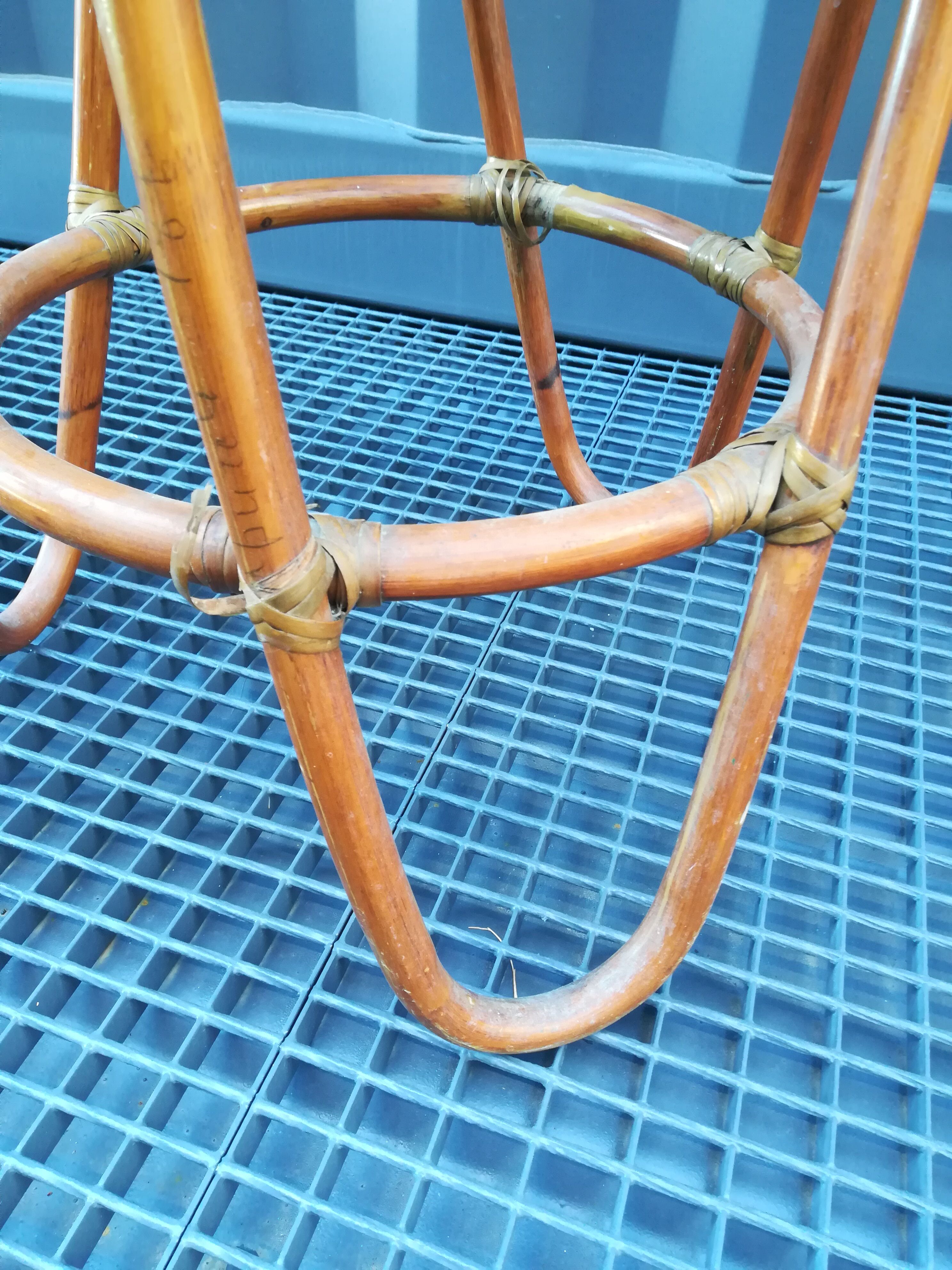 Saddle in rattan and caning