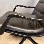 Fauteuil pivotant en cuir Danish Design Berg C90