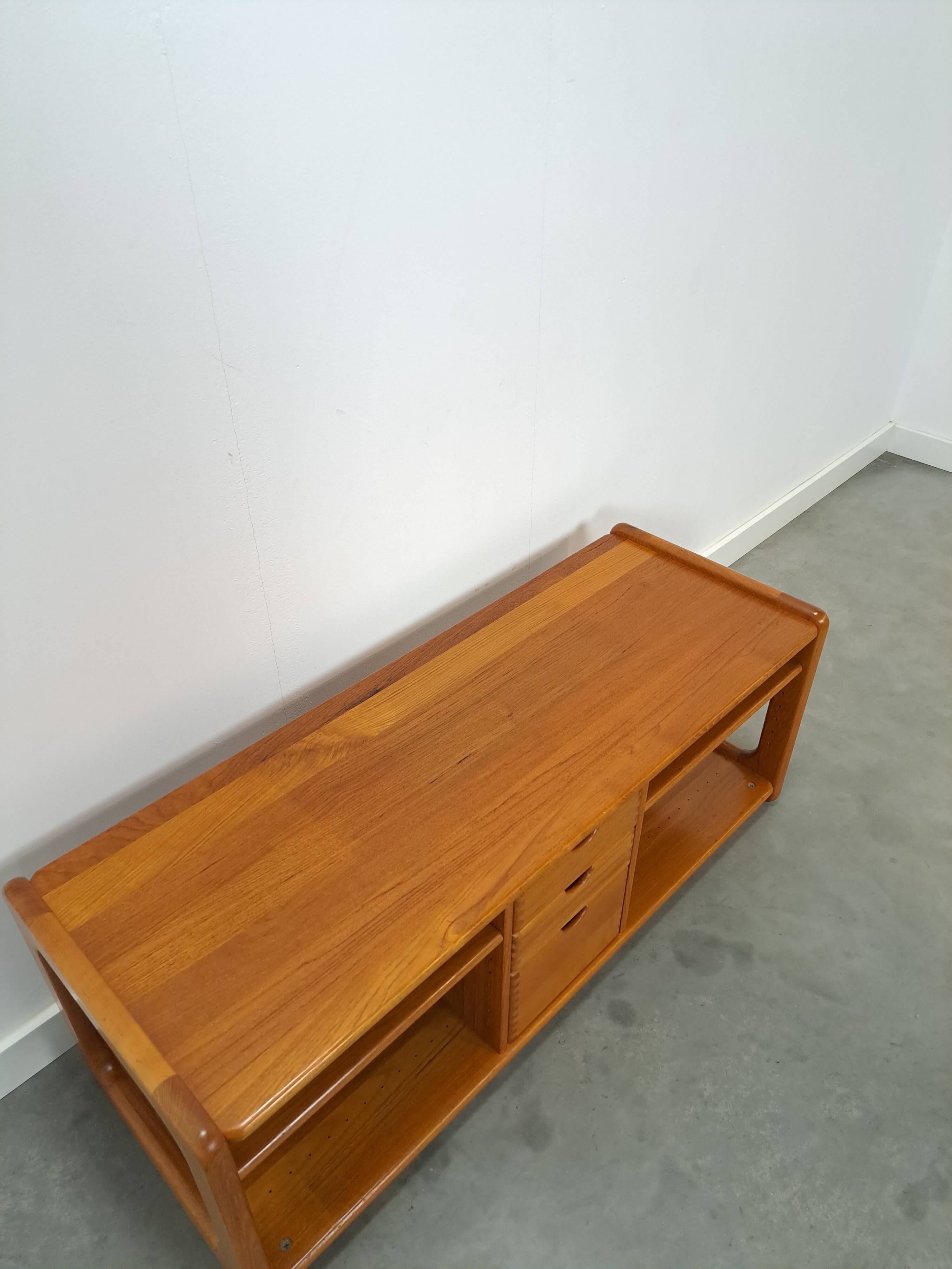 Deens design teck Dyrlund cd tv meuble vintage