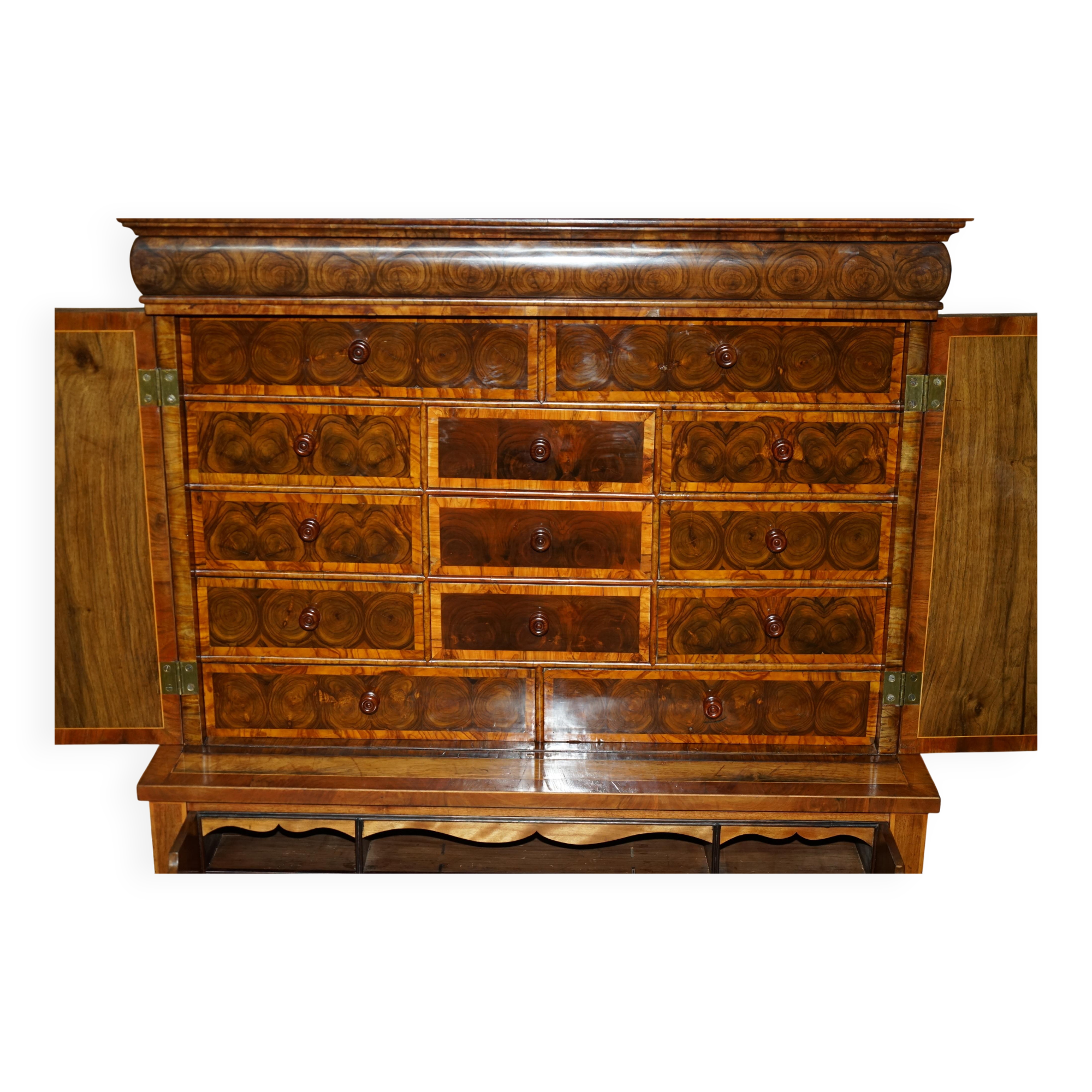 Queen Anne style pedestal commode from around 1710 in walnut and oyster veneer.