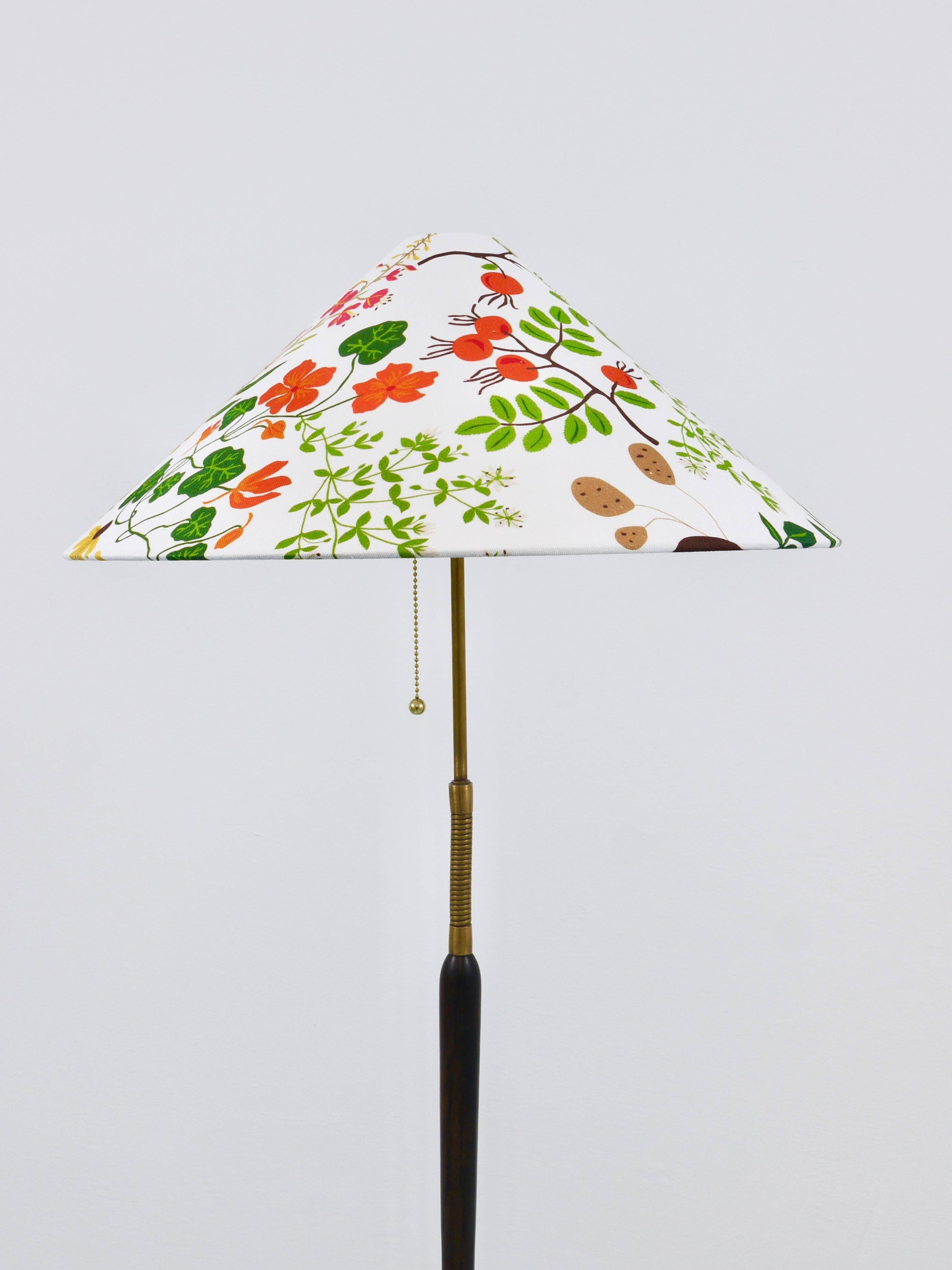 Lampadaire réglable en noyer et laiton des années 1940, Rupert Nikoll Vienne, Autriche, années 1950