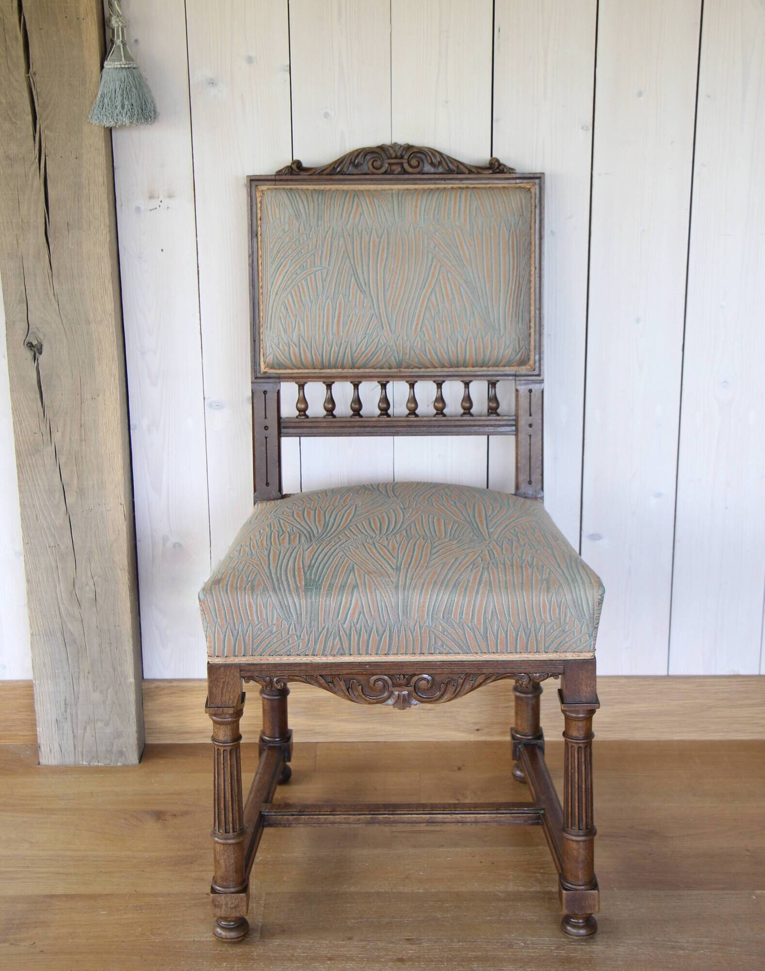 4 upholstered chairs in Henri II style