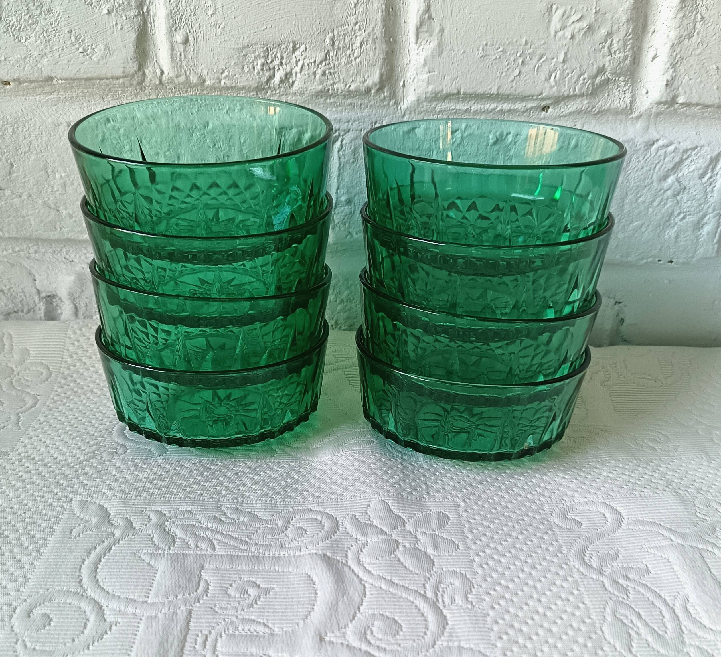 Emerald green dessert service, salad bowl and 8 Arcoroc bowls.