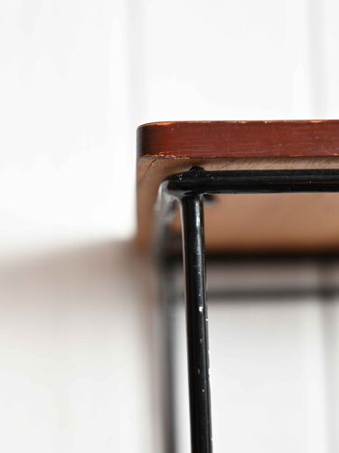 Table de chevet suspendue en bois et métal