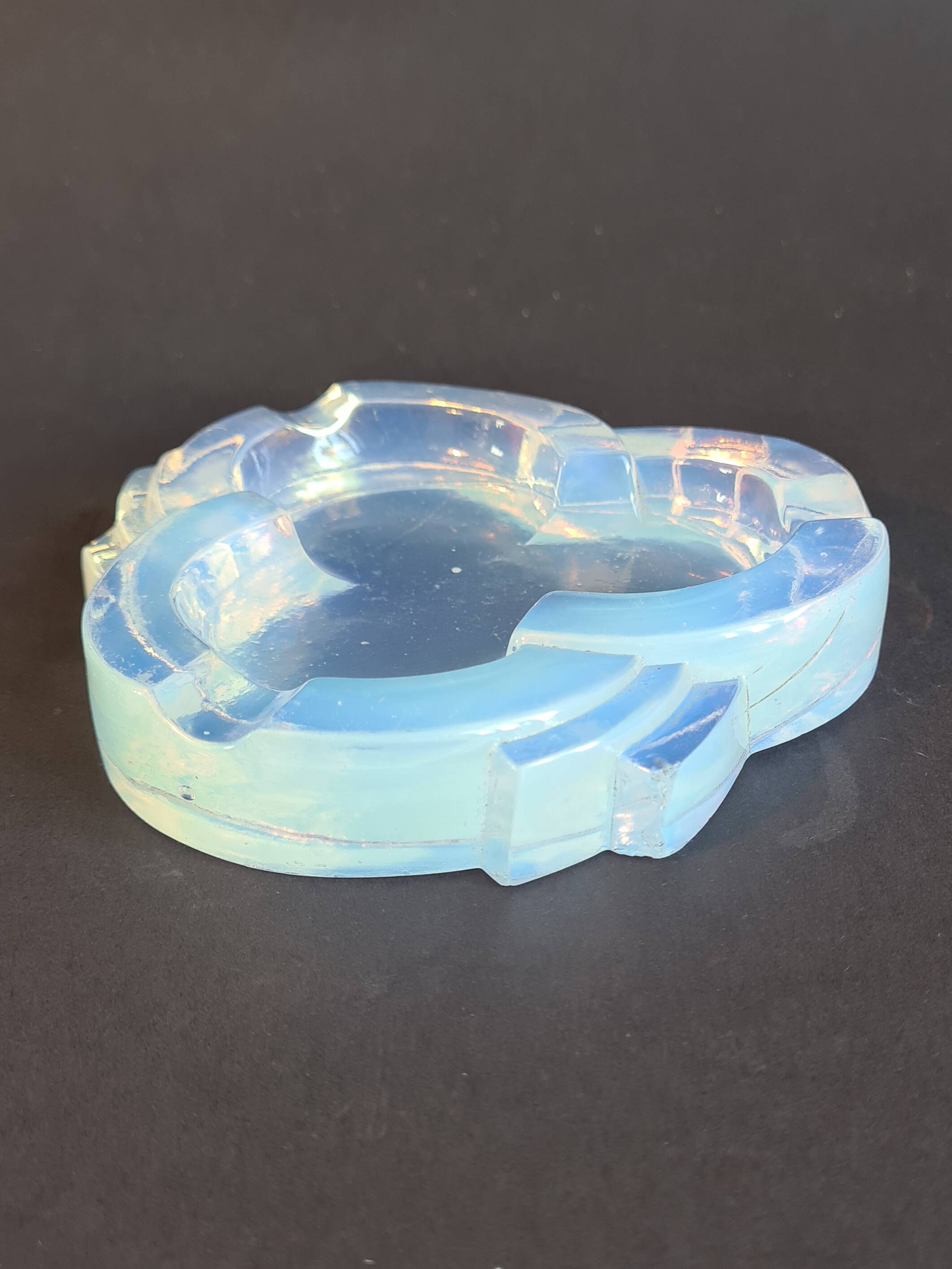 Ashtray, "Sabino" pocket emptier in opalescent glass - Noisy le Sec - 1920