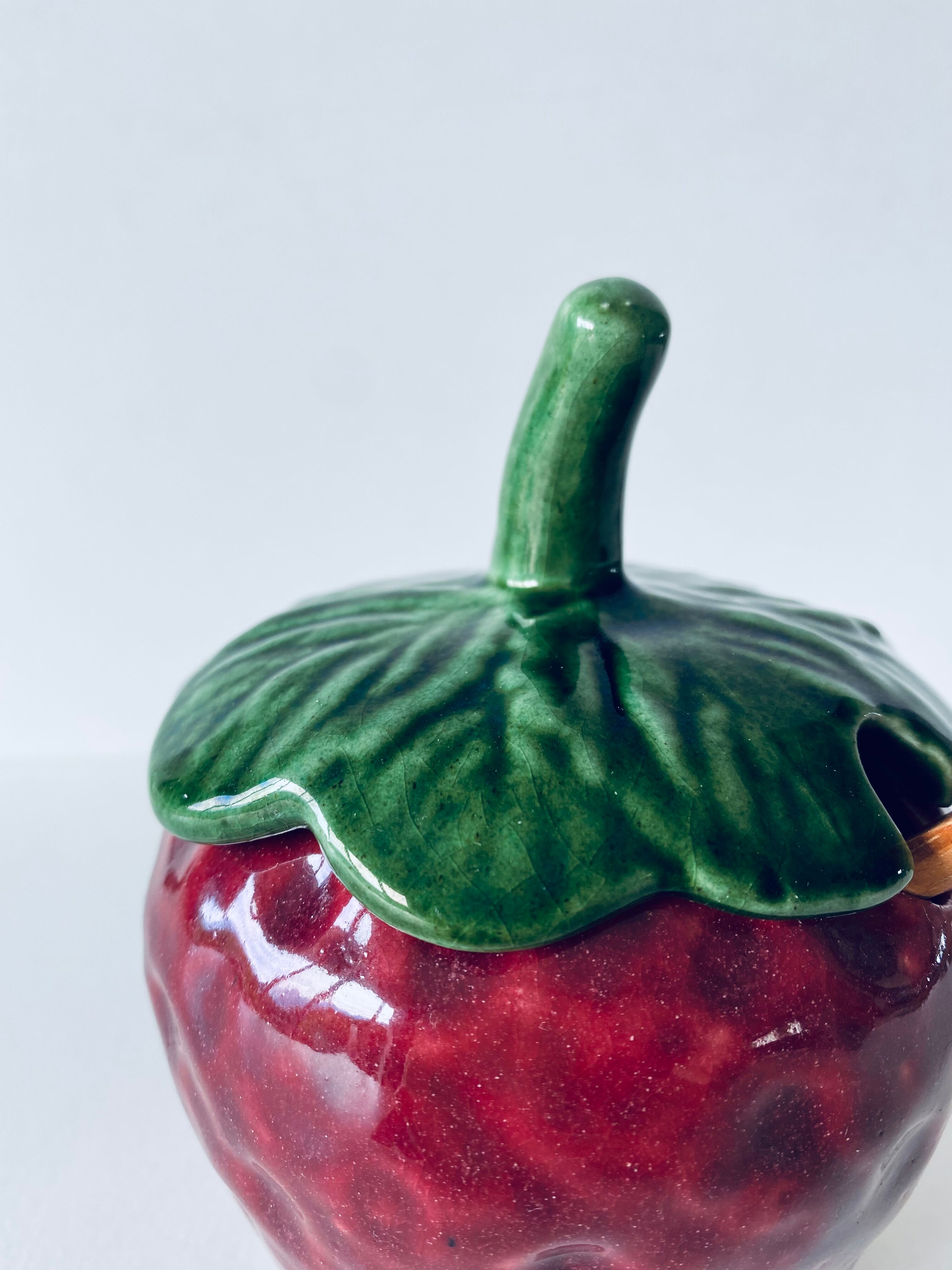 Ceramic pot strawberry slurry