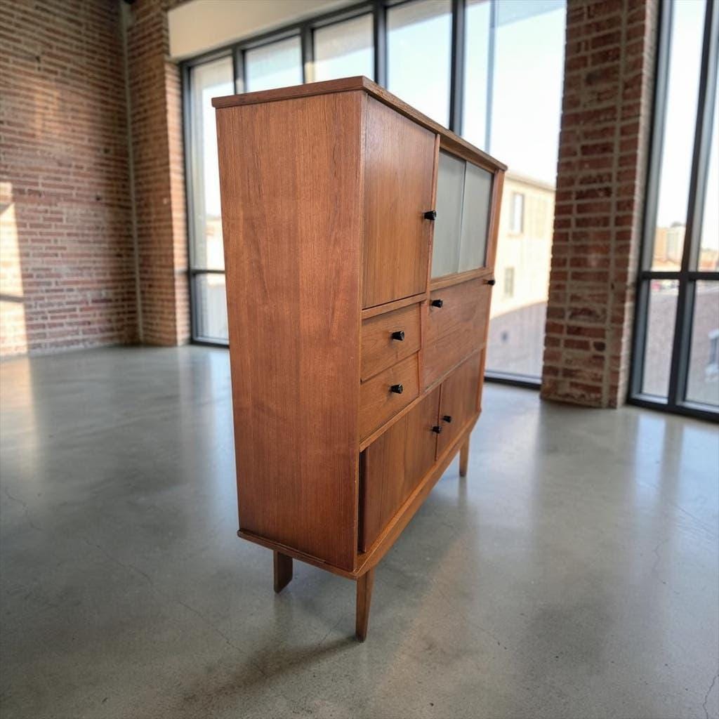 Vitrine vintage en bois / armoire / meuble mural