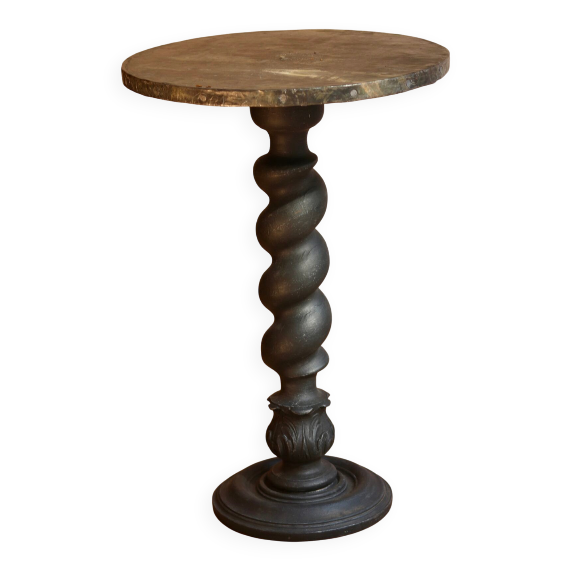 Table d’appoint avec pied torsadé et plateau recouvert d’une feuille de plomb