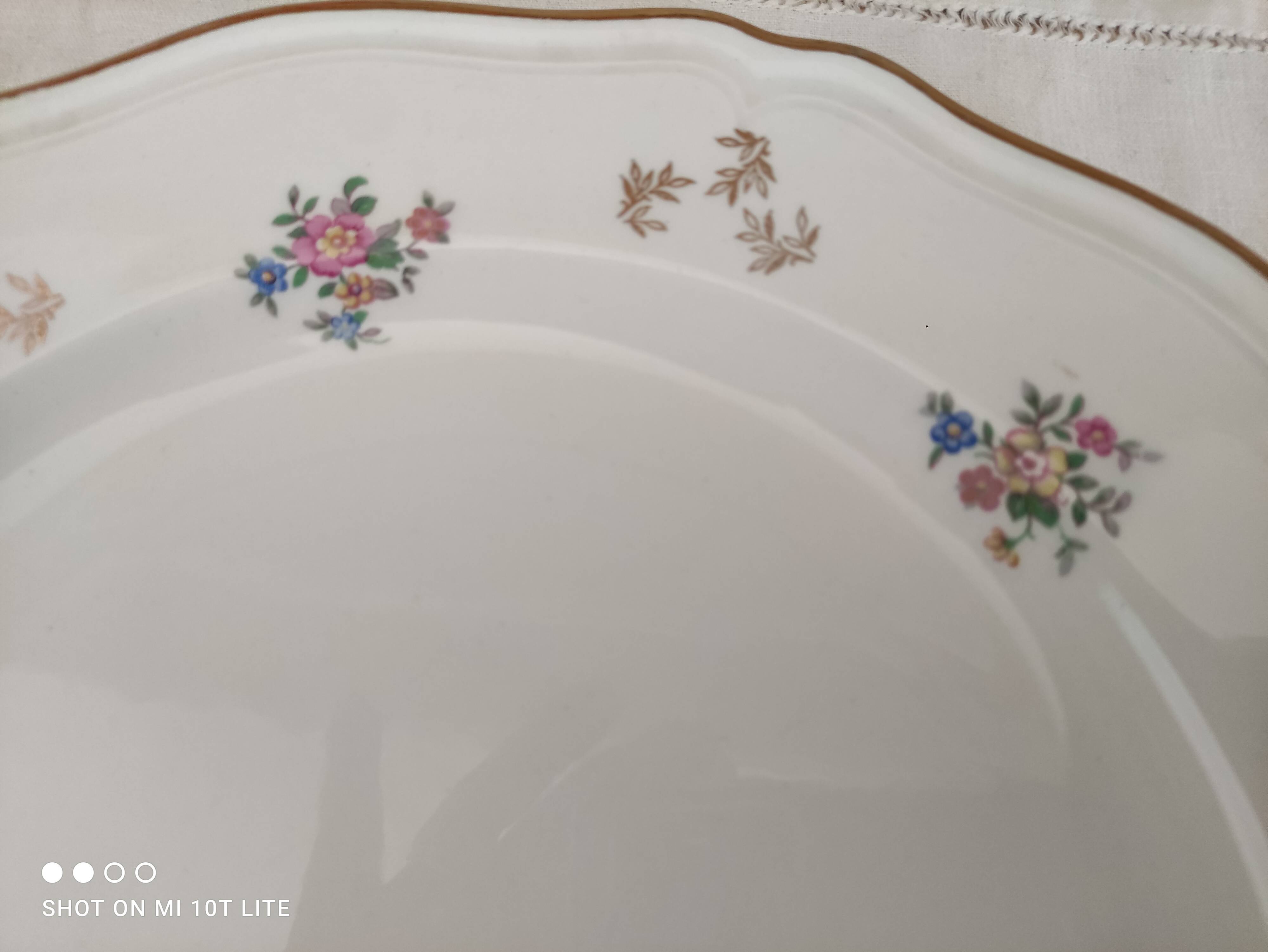 Plat rond L'Amandinoise décor floral