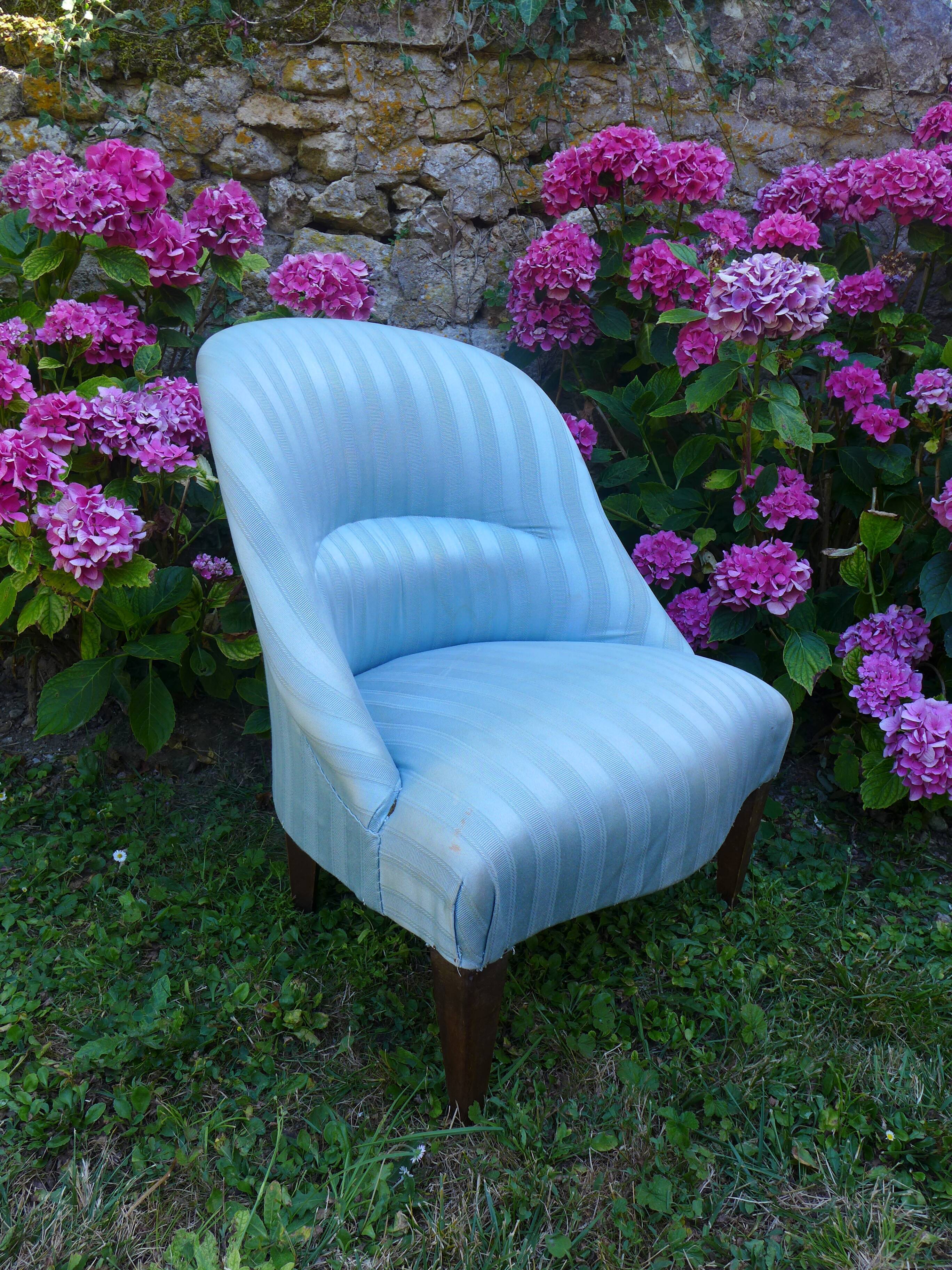 Blue toad chair