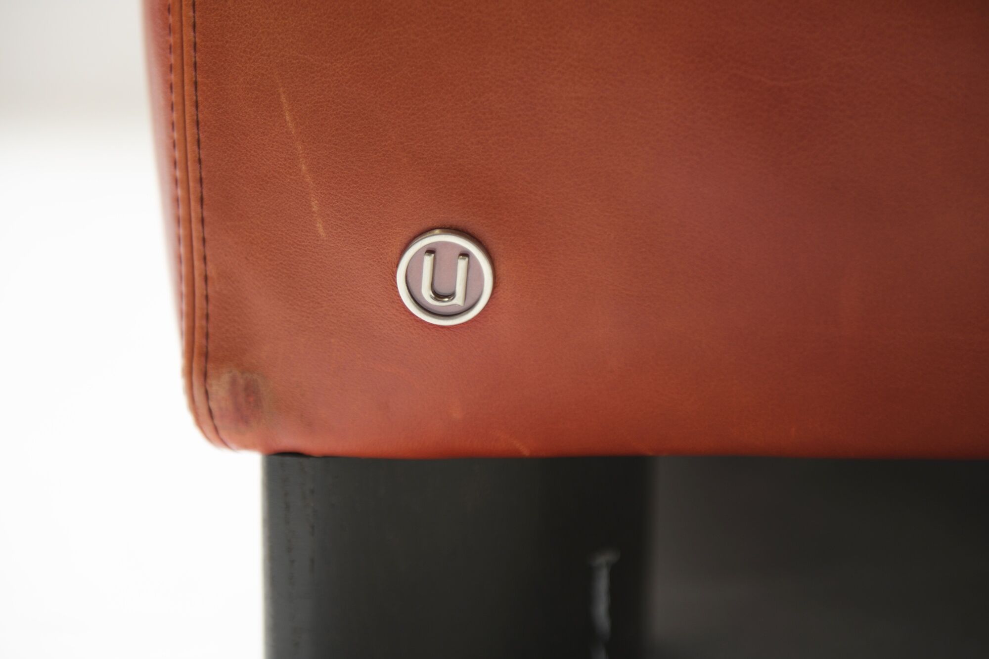 Vintage Osaka loveseat in oxblood leather by Natuzzi Italy