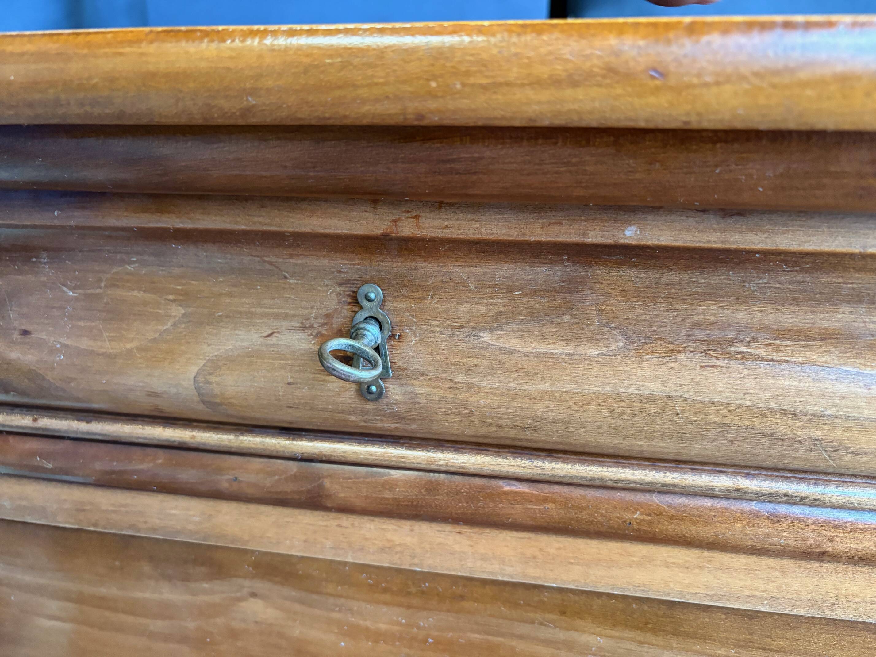 Commode style Louis-Philippe en bois massif