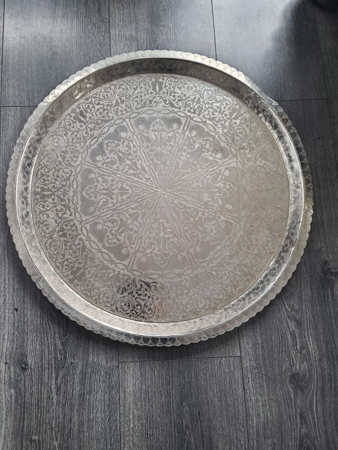 Silver-plated metal serving tray with chiseled finish #PLMR