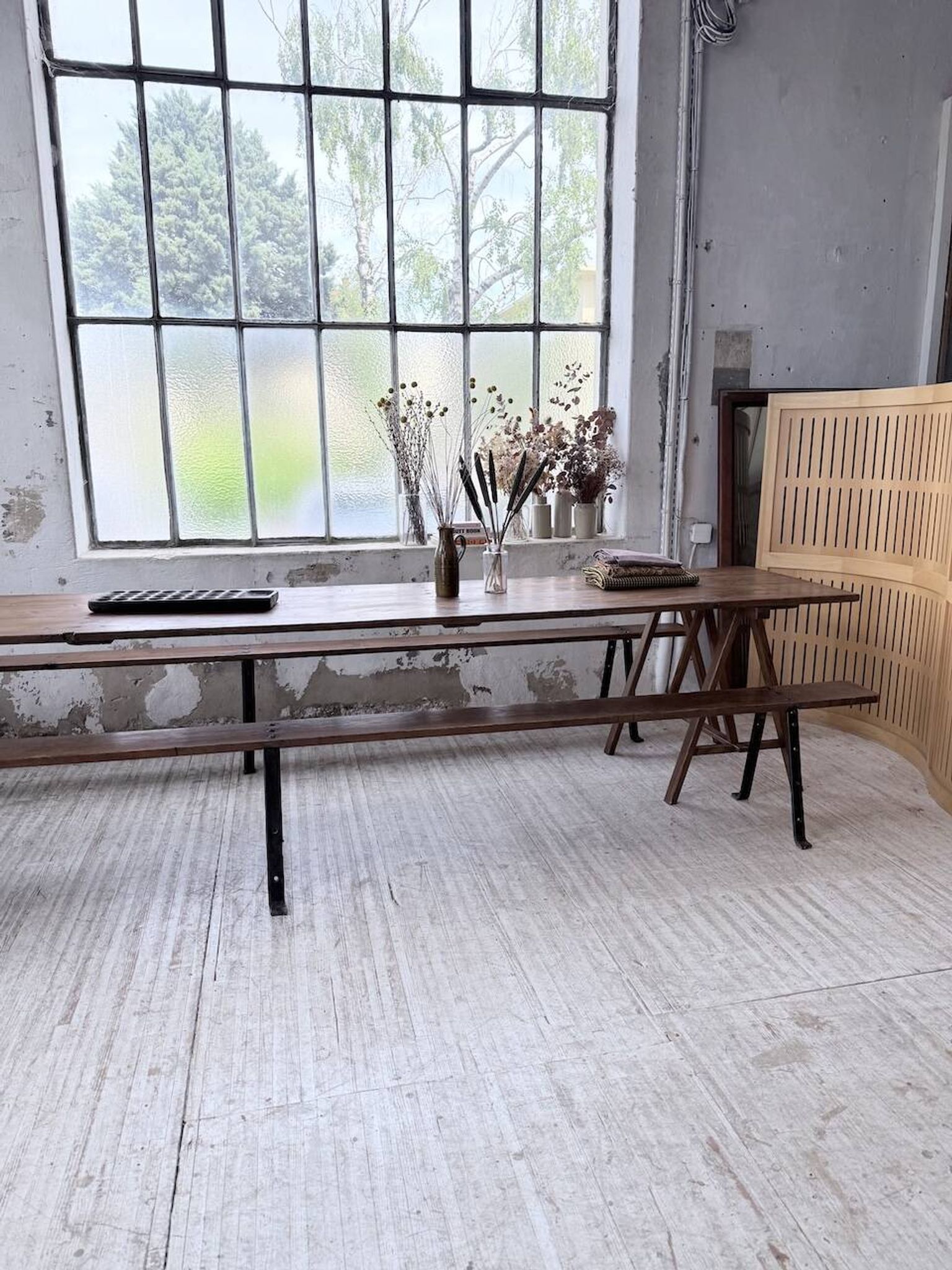 XXL trestle farm table 4m and its benches