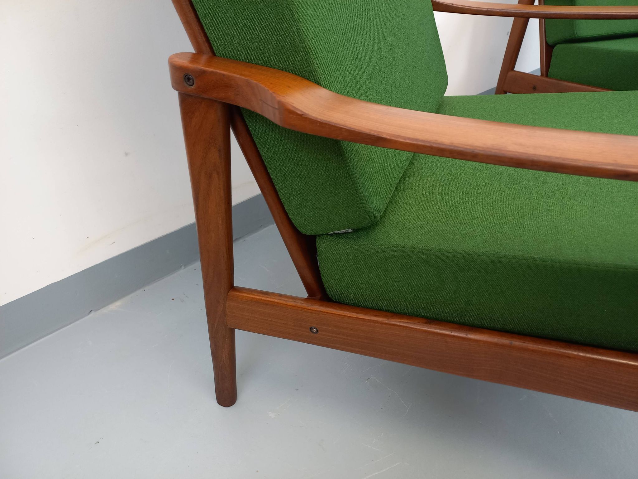 Pair of vintage Scandinavian armchairs in teak and green fabric from the 1960s.