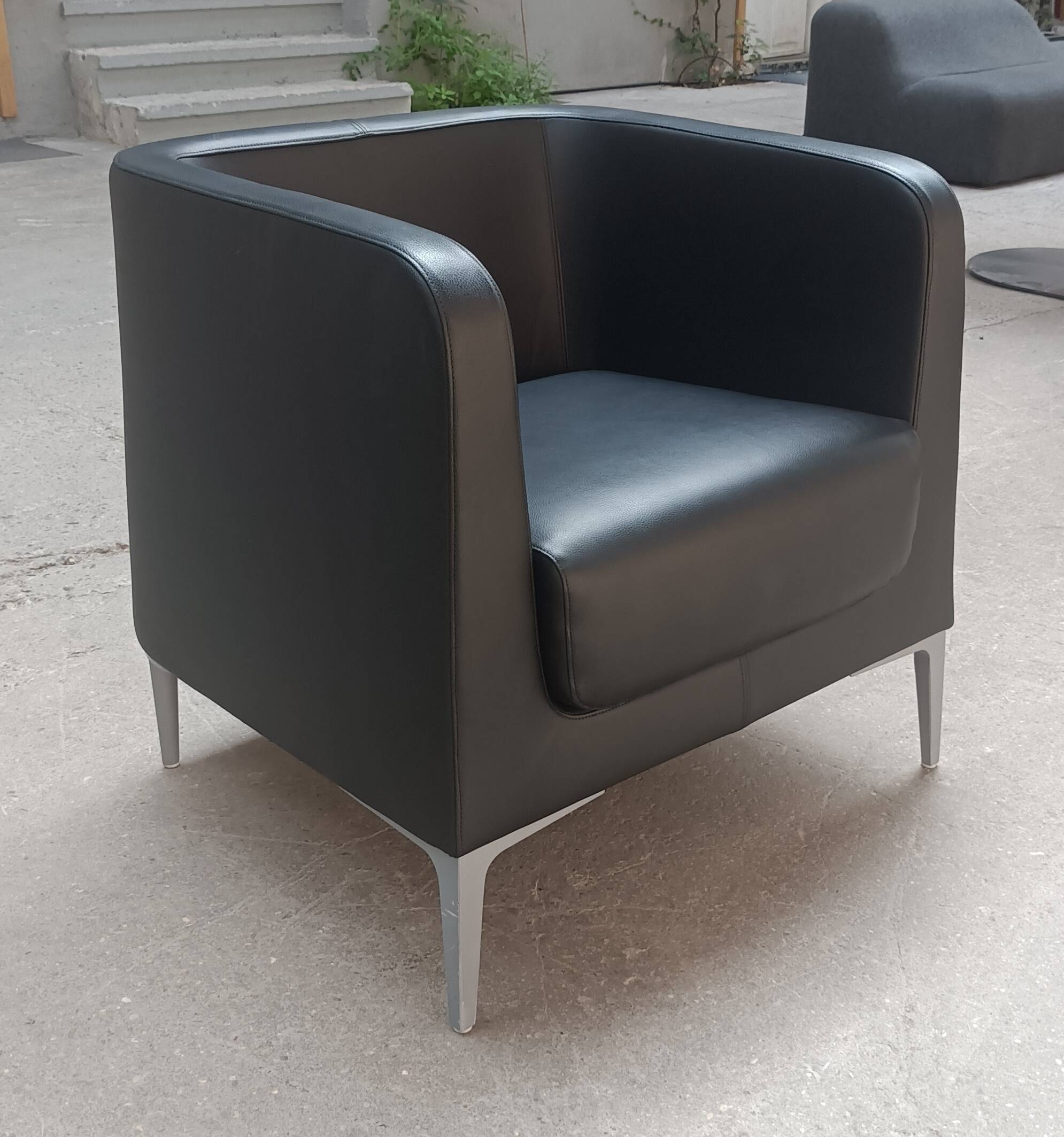 Black segis armchair