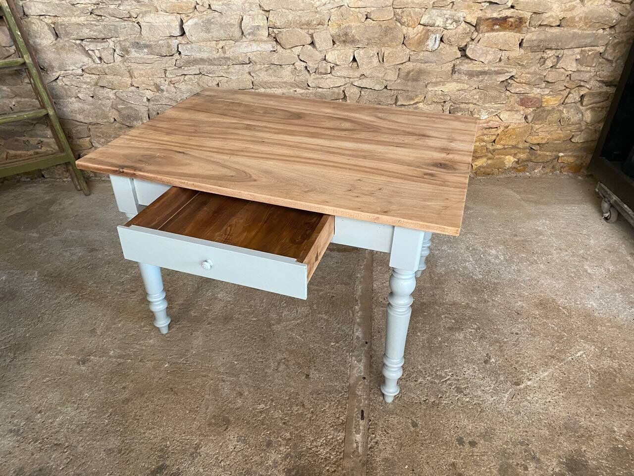 Table wood feet turned