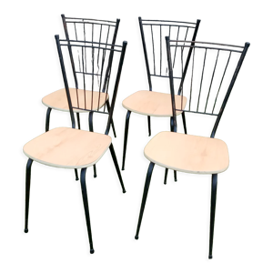 Quatre chaises en formica faux-bois,