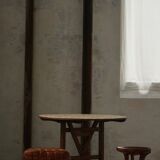Mid-20th century pouf / ottoman cube in patinated brown leather, 1960s.
