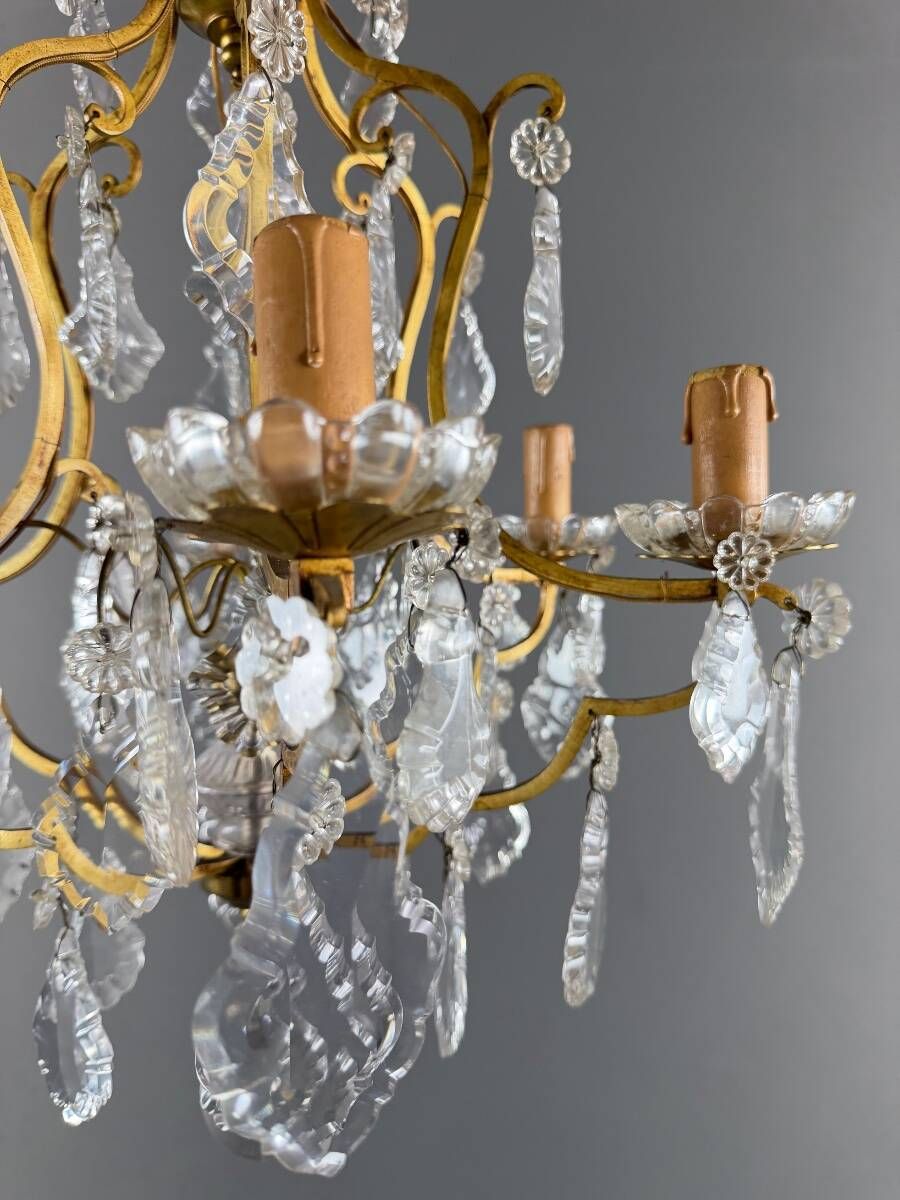 Crystal chandelier and gilded brass, Louis XV style, 19th century.