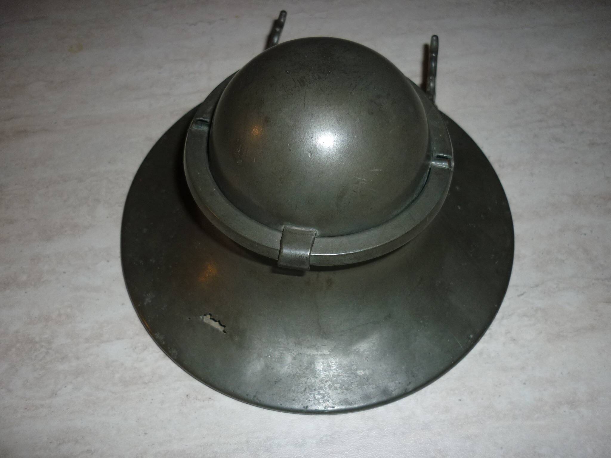 Encrier de navire en étain