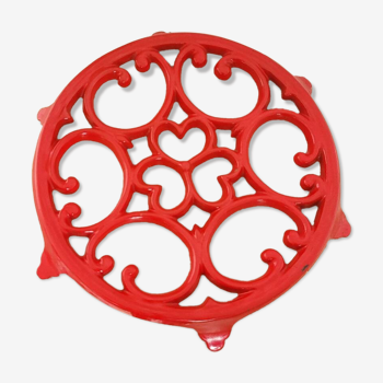 Varnished cast iron trivet