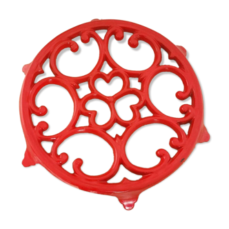 Varnished cast iron trivet