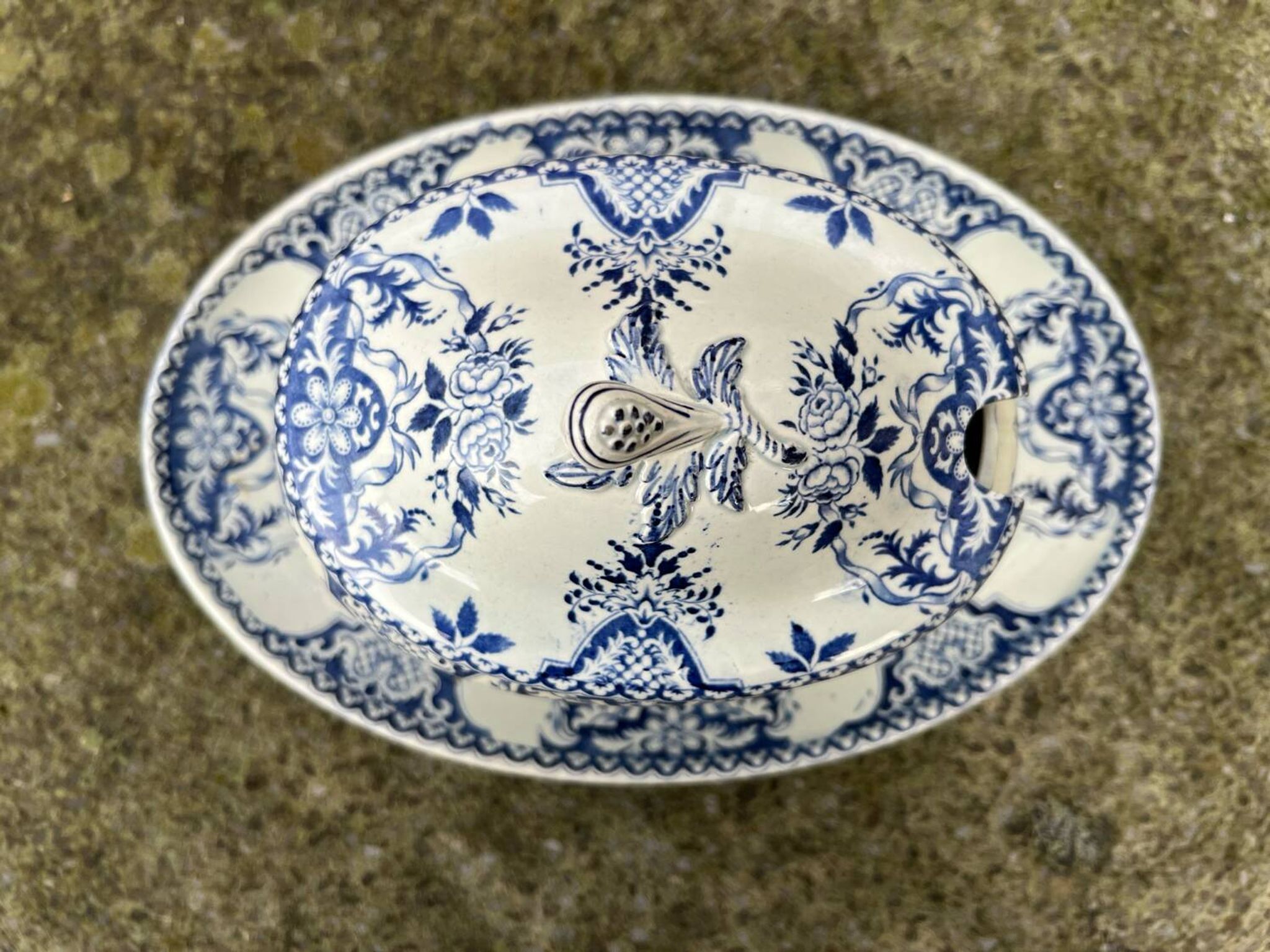 Gien - saucière couverte
