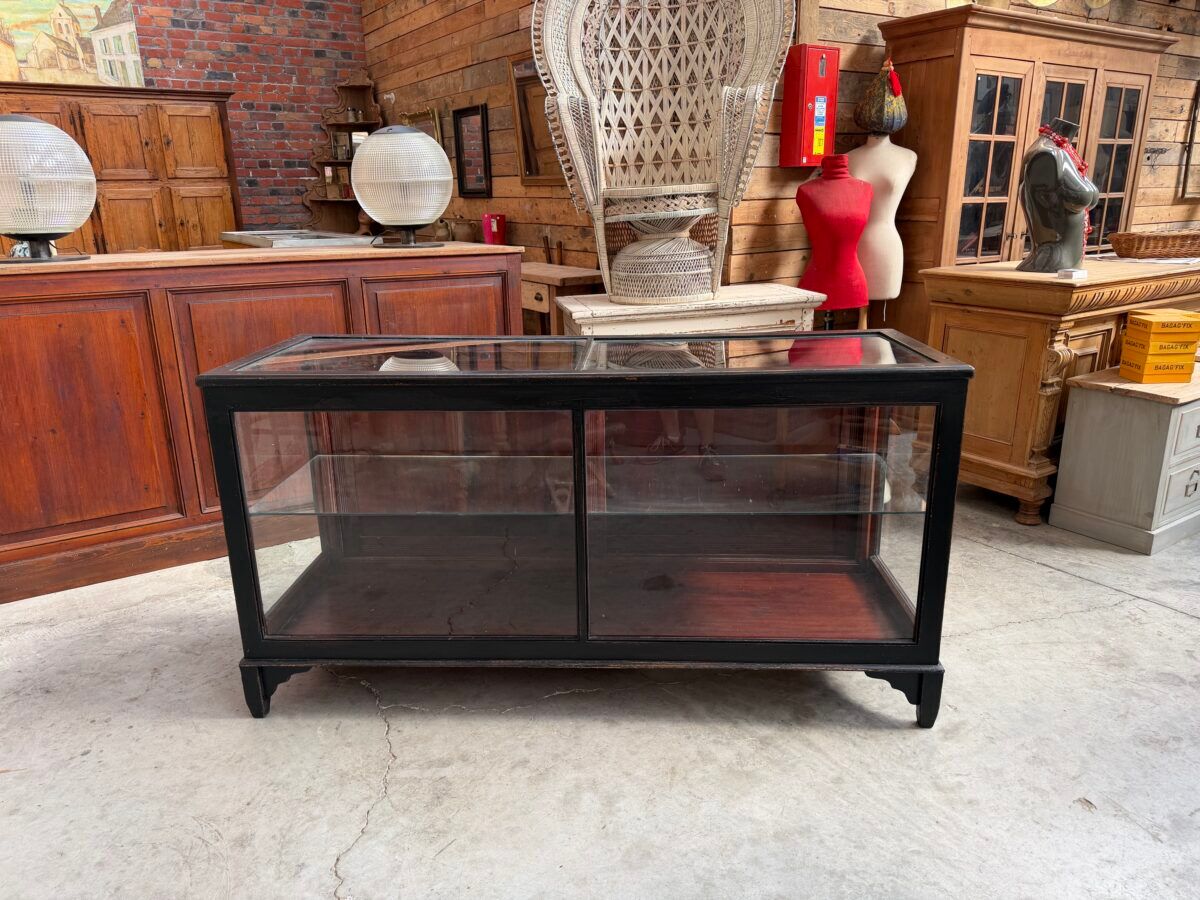 Showcase counter from the early 20th century.