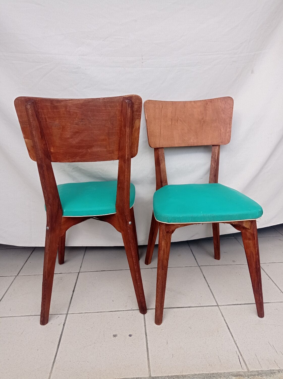 One-piece chairs